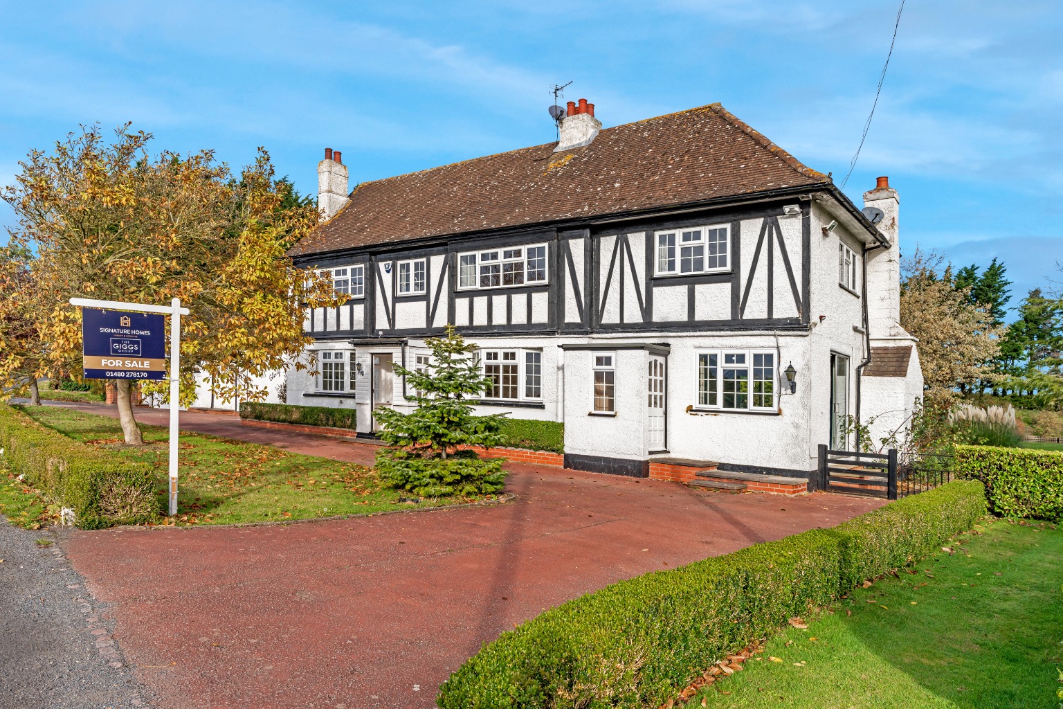 Rarely does a property with so much potential come to market. Built in 1921 and formerly The Beehive Public House, Cherry Trees boasts a highly sought-after combination of ground floor dominant accommodation and four acres of beautiful grounds, including a fishing lake over an acre in size.