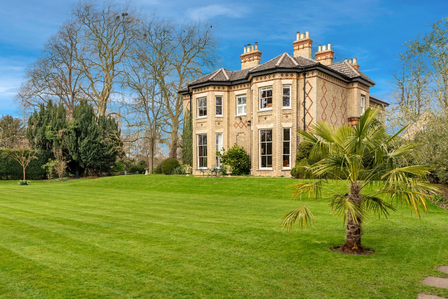 Are you looking for a home with the wow factor? Then look no further. Coming to the market for the first time in almost thirty years, this magnificent, five bedroom Victorian house in the pretty Cambridgeshire village of Offord D'Arcy, is absolutely bursting with charm, character and grandeur.