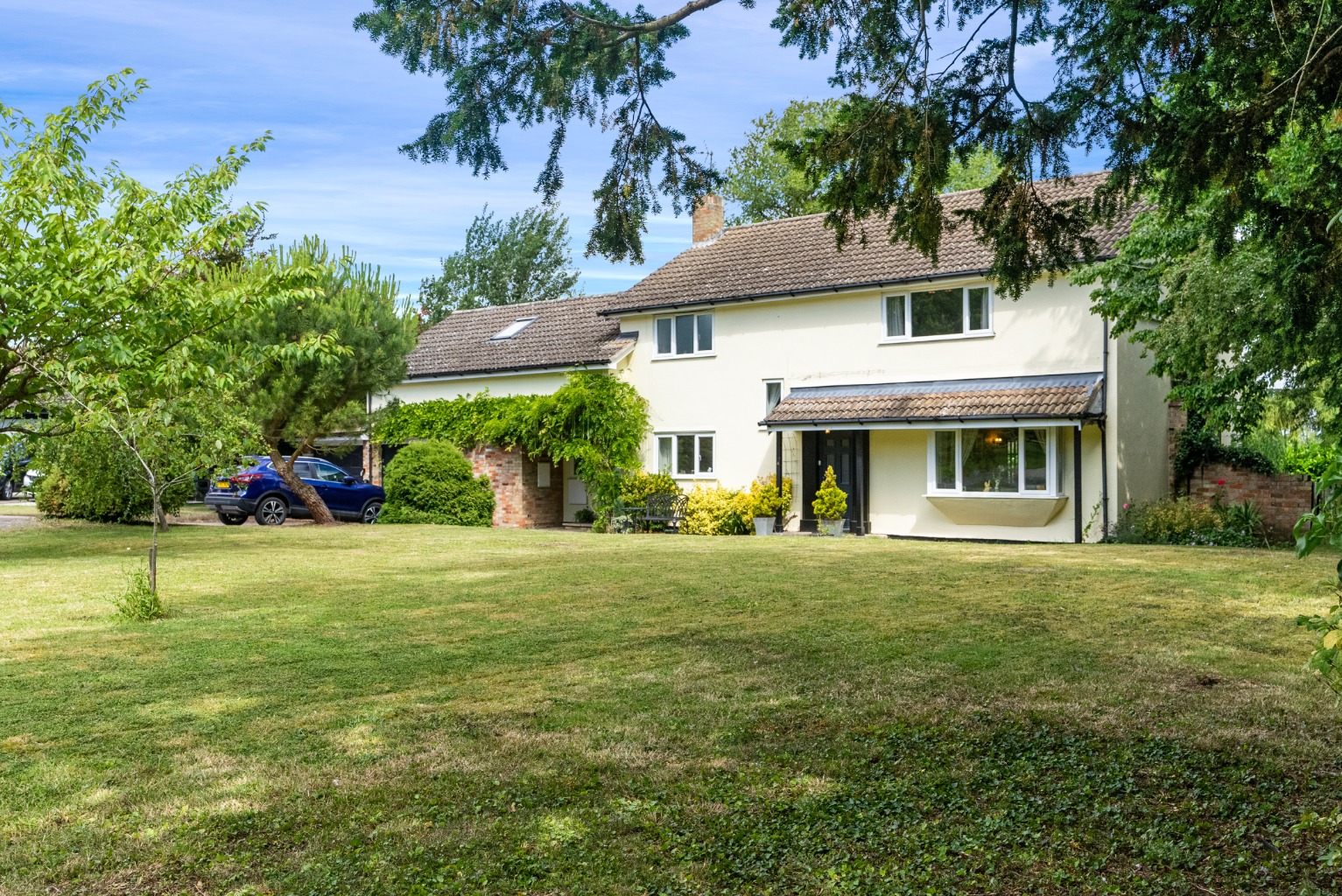 Coming to the market for the first time in twenty five years, this is a fantastic opportunity to acquire this extremely spacious, six bedroom, detached executive home in an idyllic spot next to the local church within the pretty Cambridgeshire village of Graveley.
