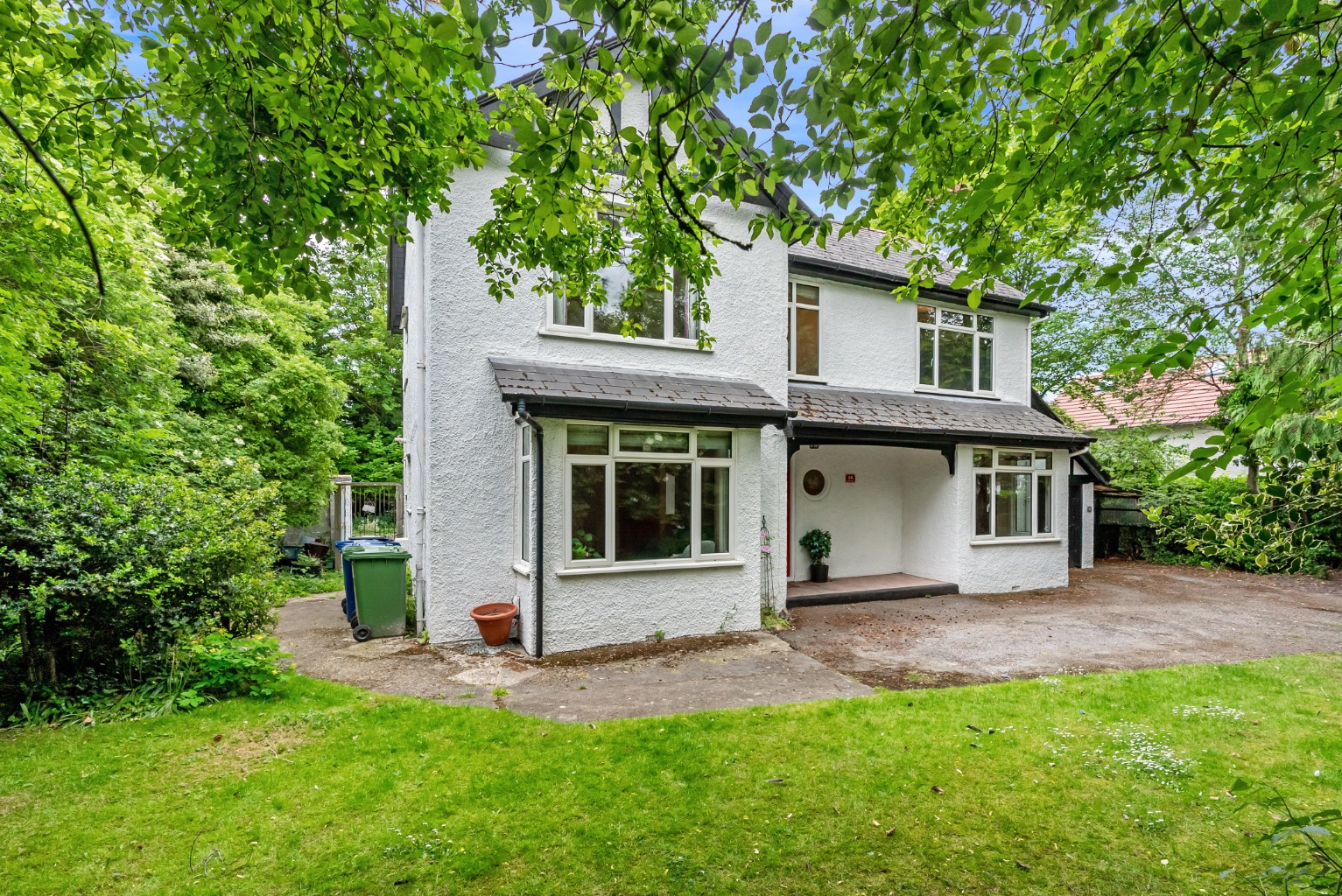 Set on a large plot, along a leafy street in the pretty Cambridgeshire village of Melbourn, 'Redcote' is a substantial 1930's, detached house, offering the right buyer a wealth of opportunity and potential to create something very special indeed.