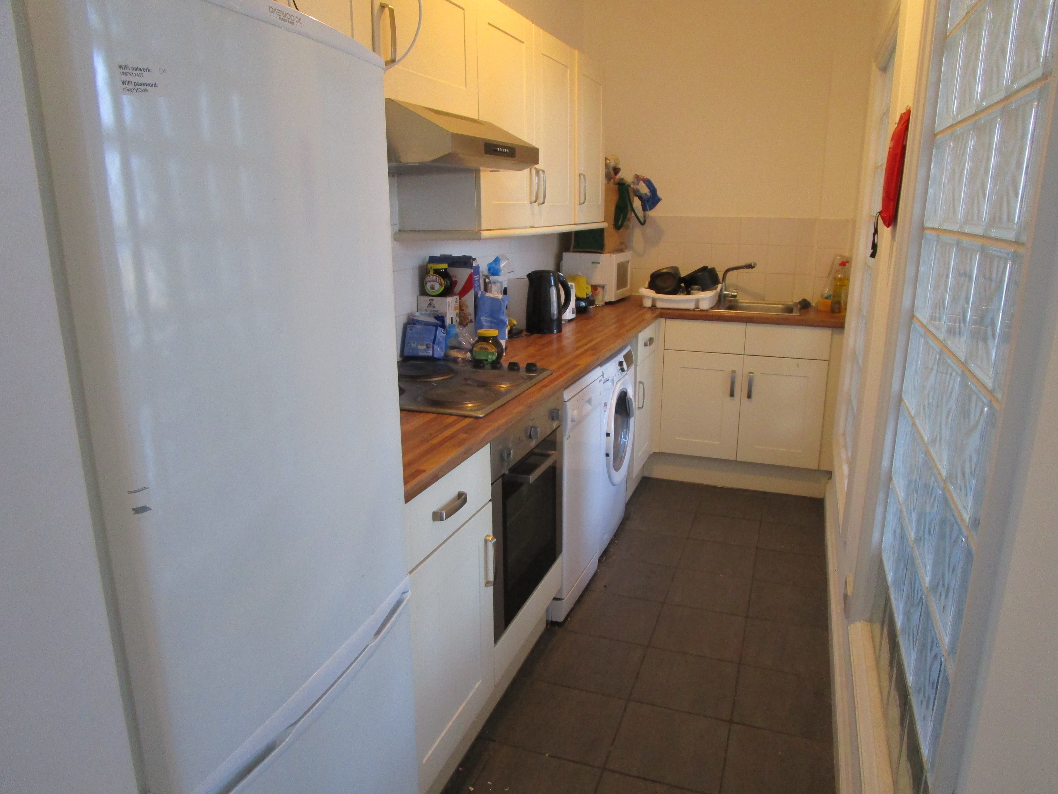 3 bed flat to rent in Charlotte Street  - Property Image 4