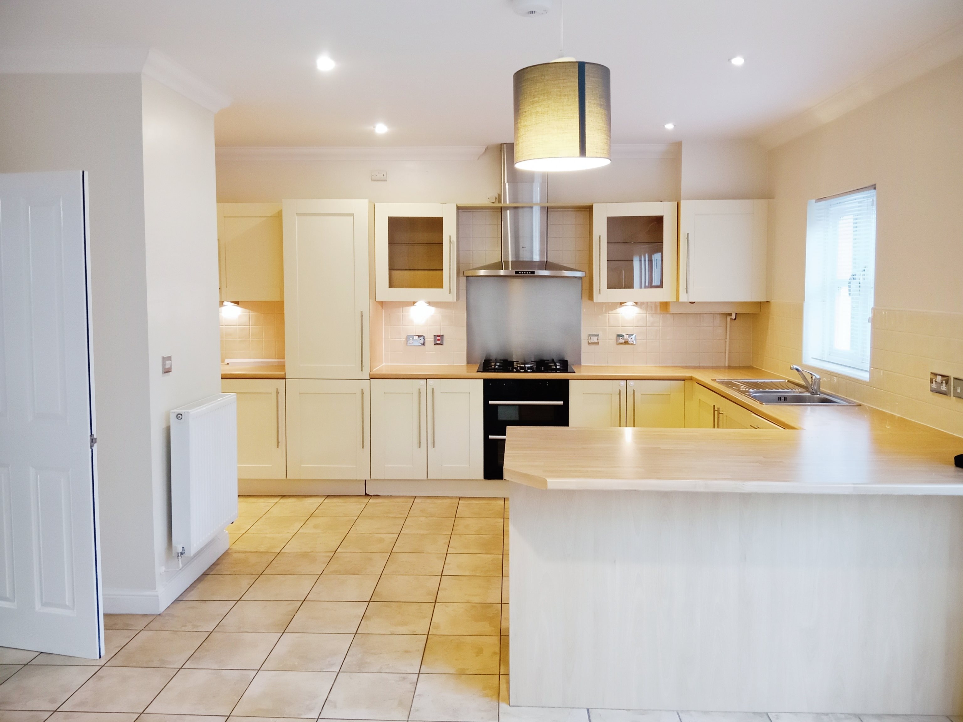 4 bed semi-detached house to rent - Property Image 1