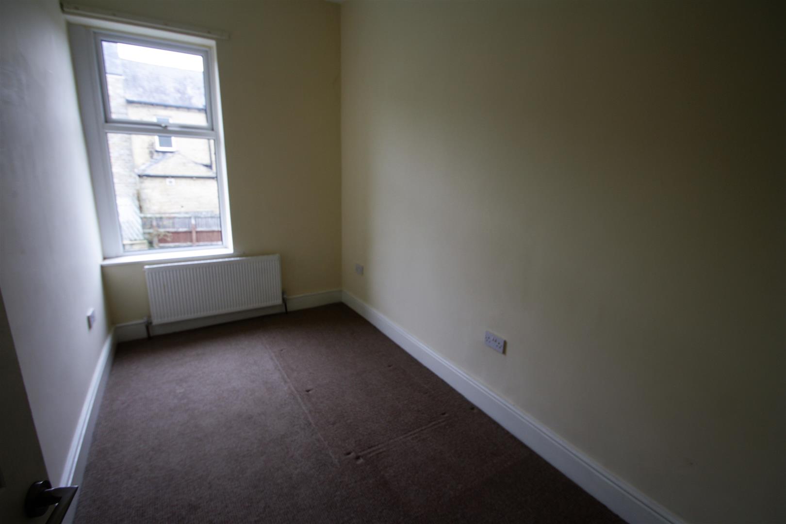 2 bed terraced house to rent in Oak Street, Elland  - Property Image 5