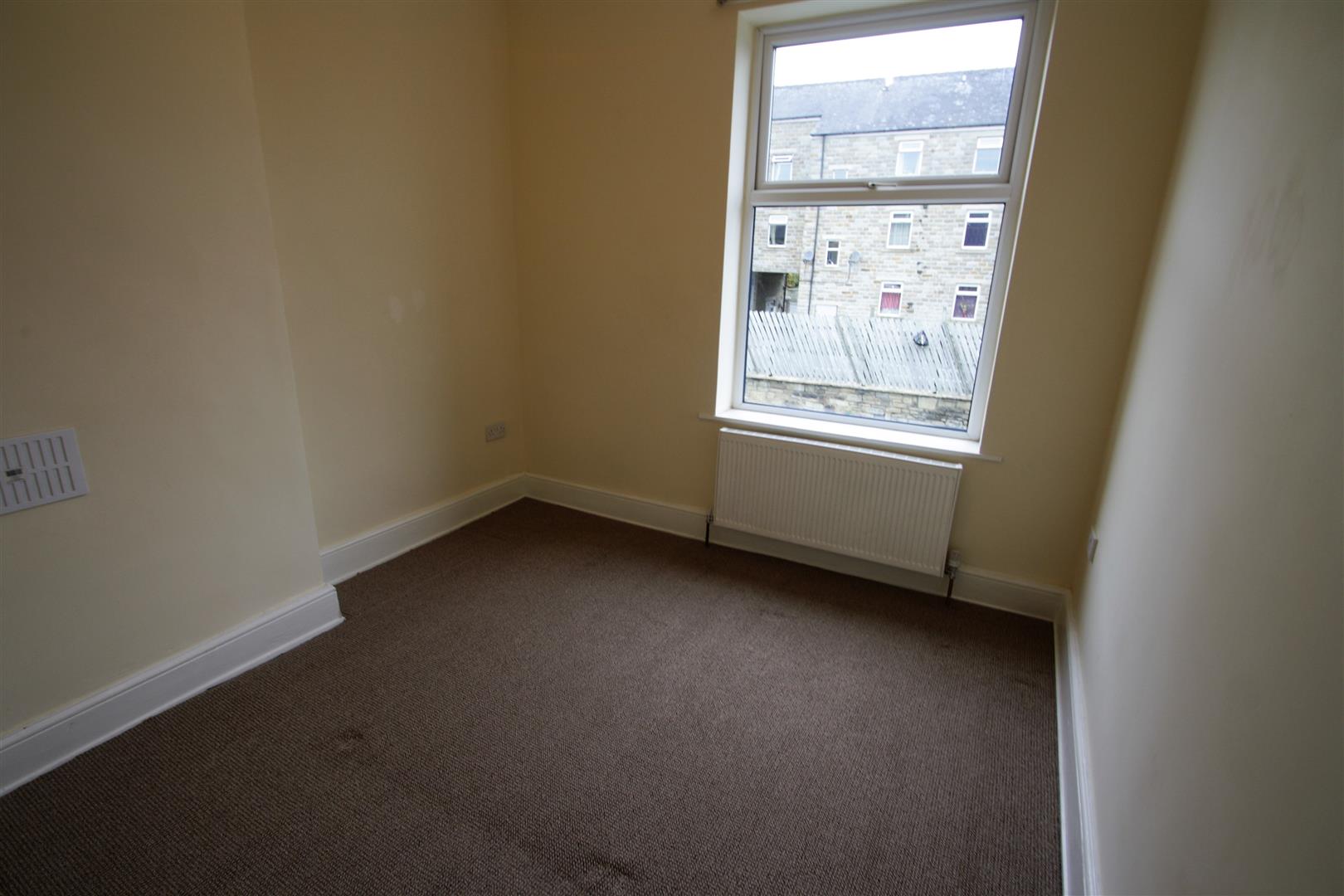 2 bed terraced house to rent in Oak Street, Elland  - Property Image 4