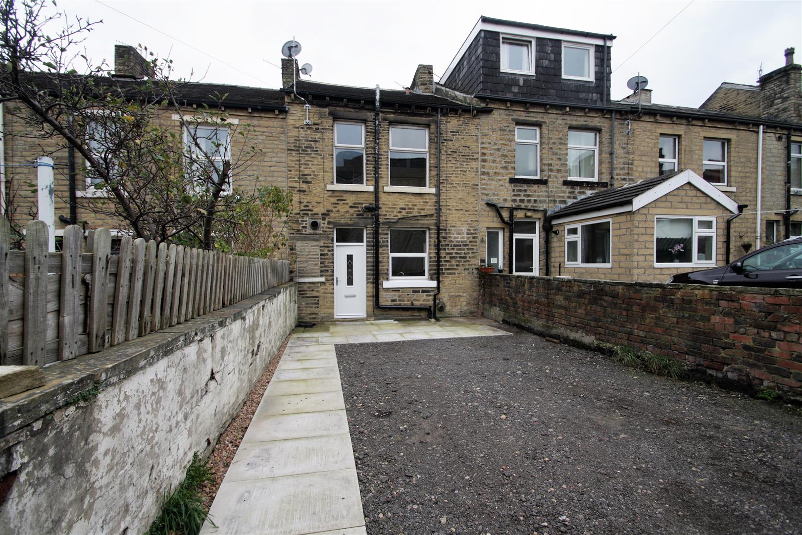 2 bed terraced house to rent in Oak Street, Elland - Property Image 1