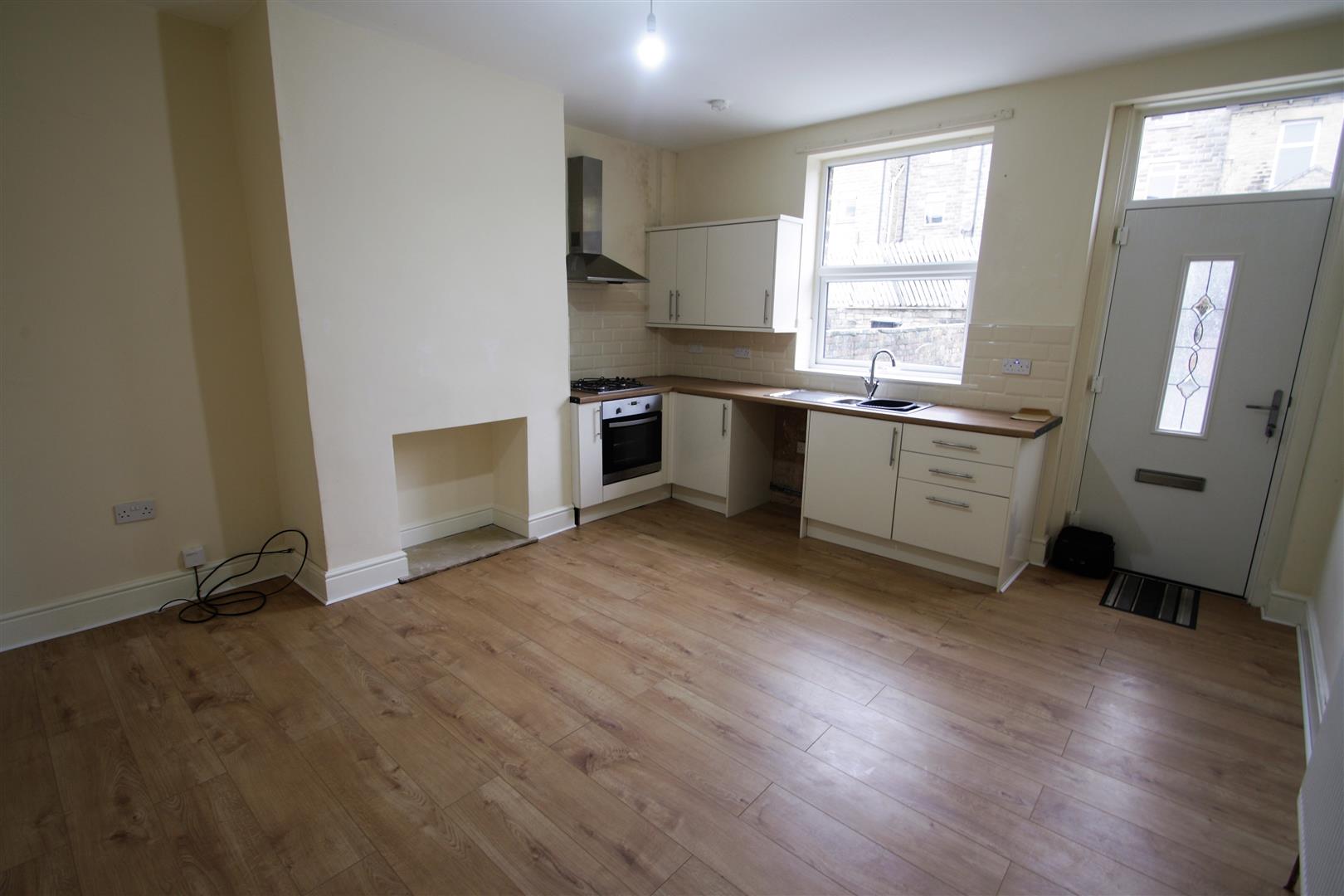 2 bed terraced house to rent in Oak Street, Elland  - Property Image 3
