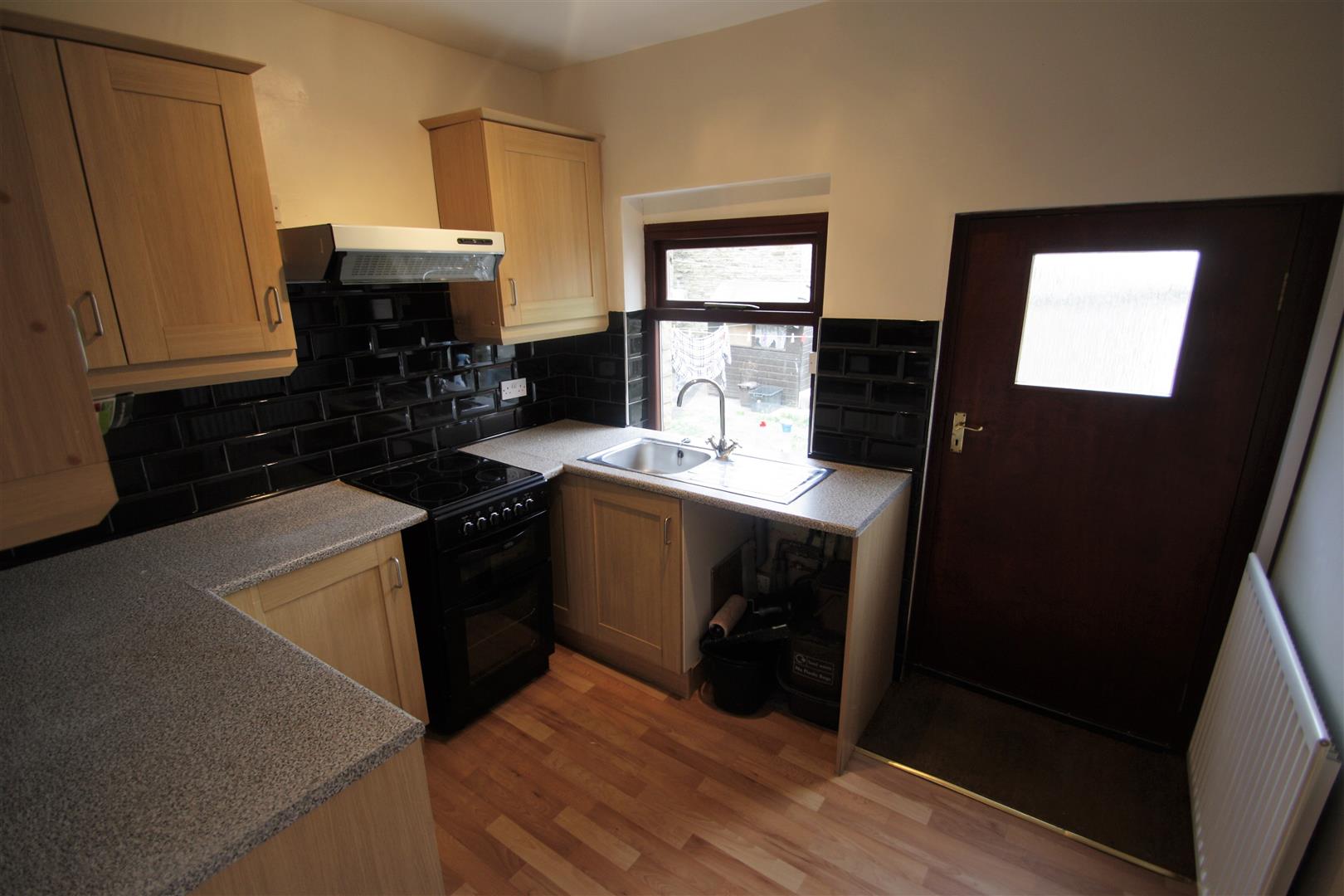 2 bed end of terrace house to rent in Victoria Place, Brighouse  - Property Image 3