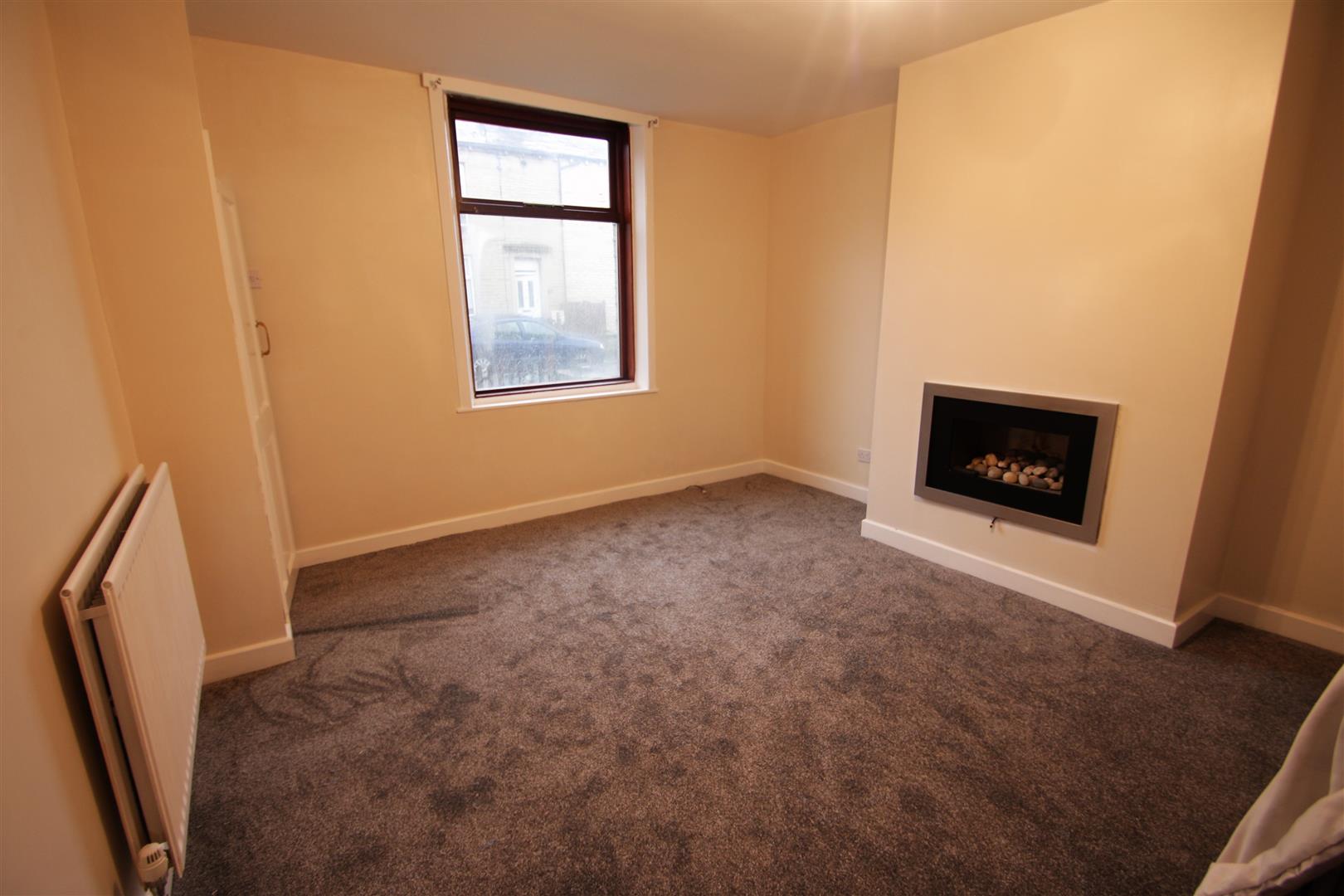 2 bed end of terrace house to rent in Victoria Place, Brighouse  - Property Image 2