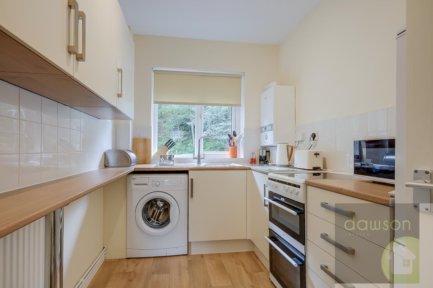 2 bed apartment for sale in Fox Court, Halifax  - Property Image 6
