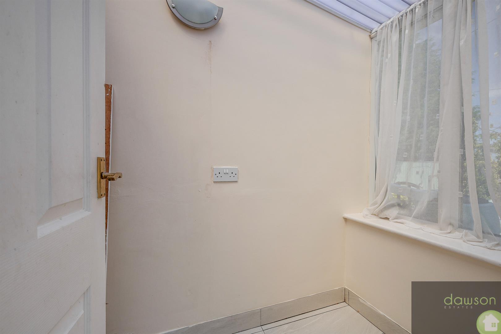 2 bed semi-detached bungalow for sale in Bankfield Gardens, Halifax  - Property Image 10
