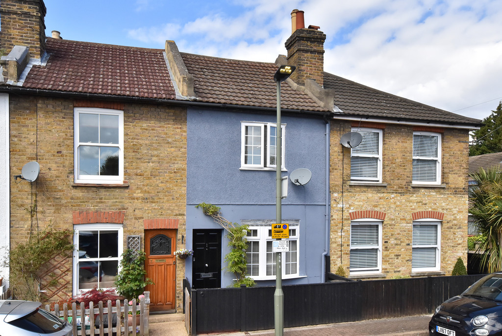 2 bed terraced house for sale 0