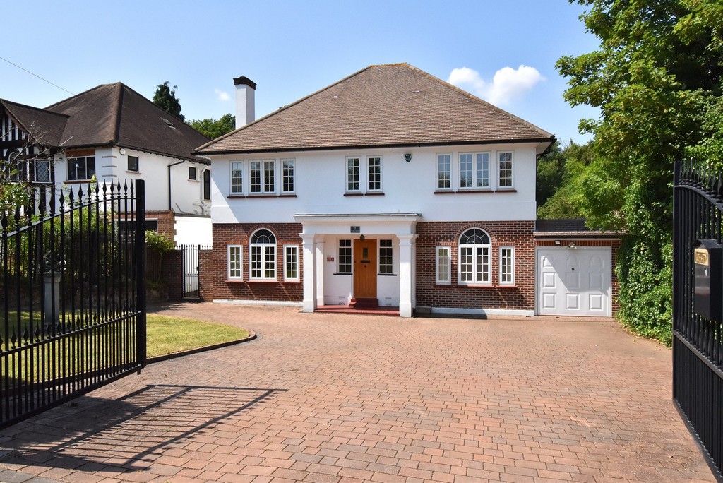 5 bed detached house for sale 0