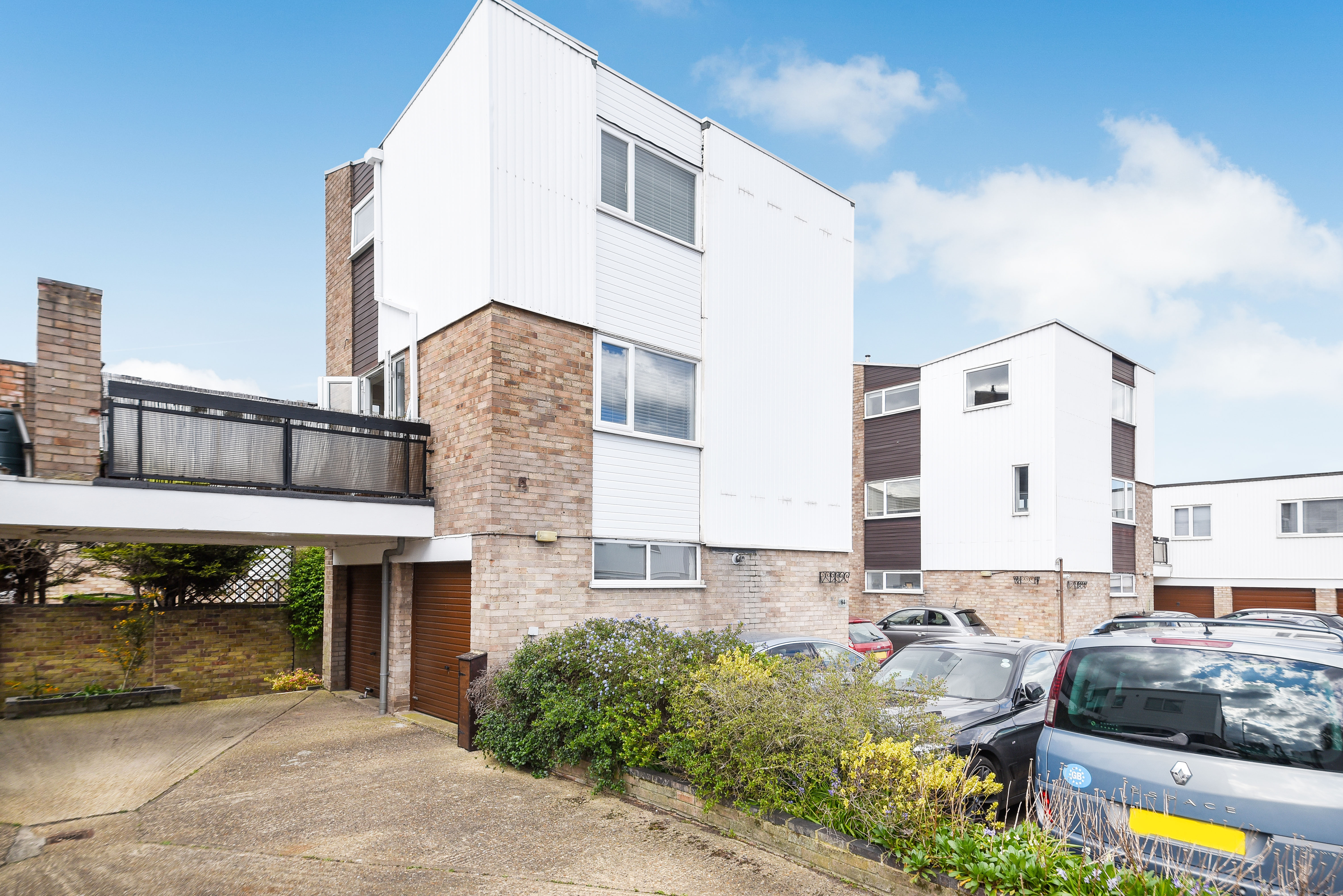 2 bed link detached house for sale in Ham View, Croydon - Property Image 1