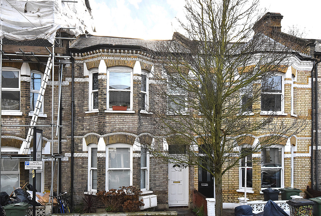 2 bed flat for sale in Perran Road, London, SW2 