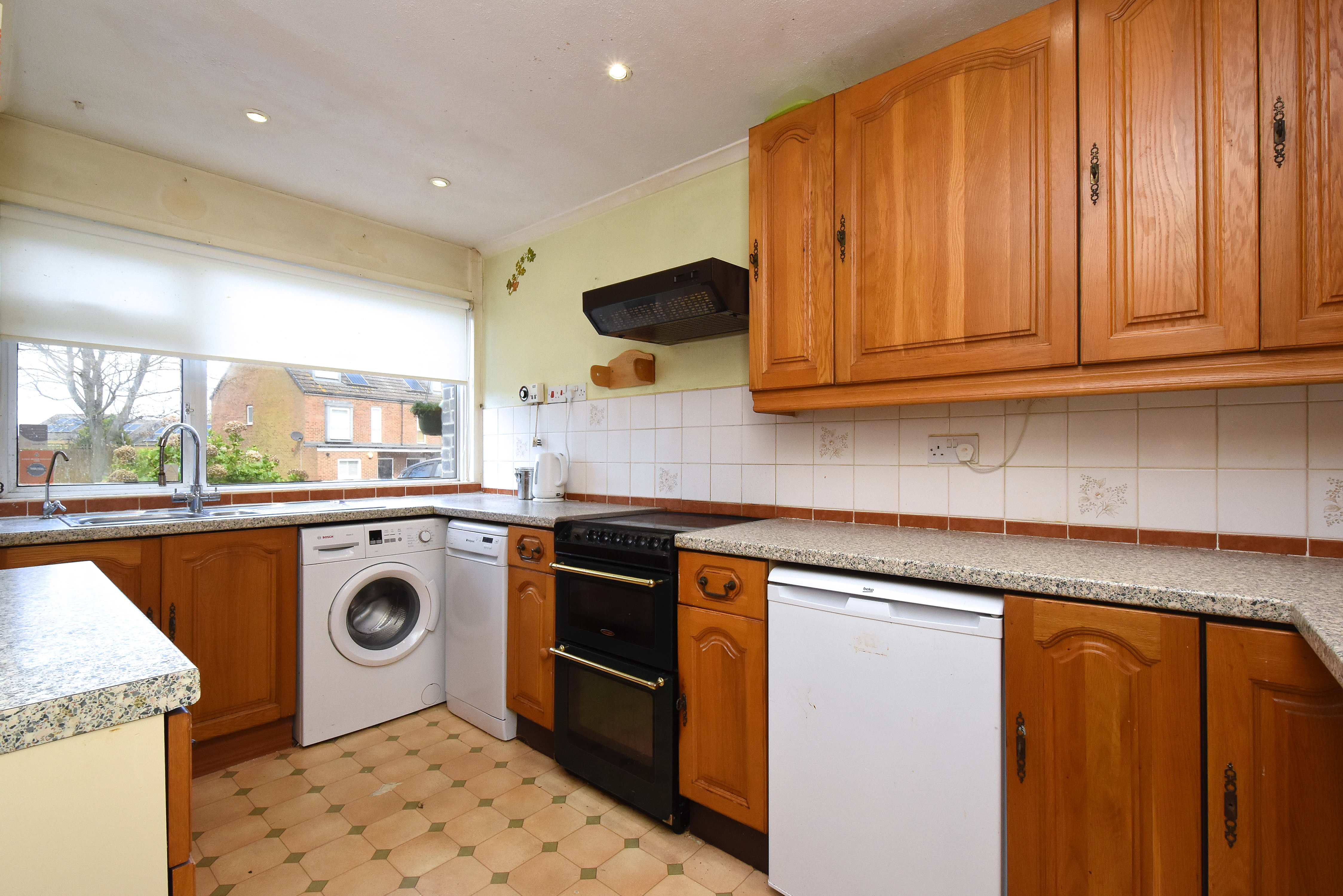 3 bed end of terrace house for sale in Rye Crescent, Orpington  - Property Image 2