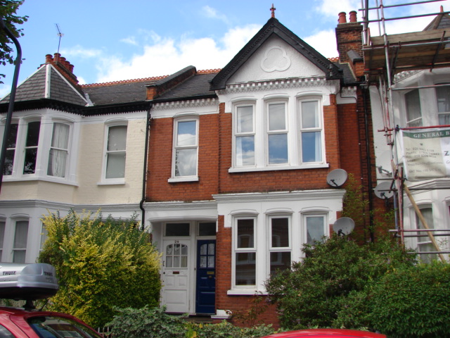 3 bed maisonette to rent in Harborough Road, London  - Property Image 1