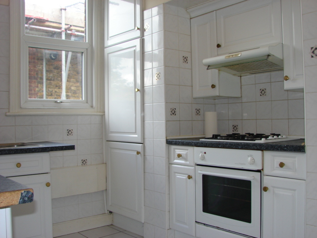 3 bed maisonette to rent in Harborough Road, London  - Property Image 3