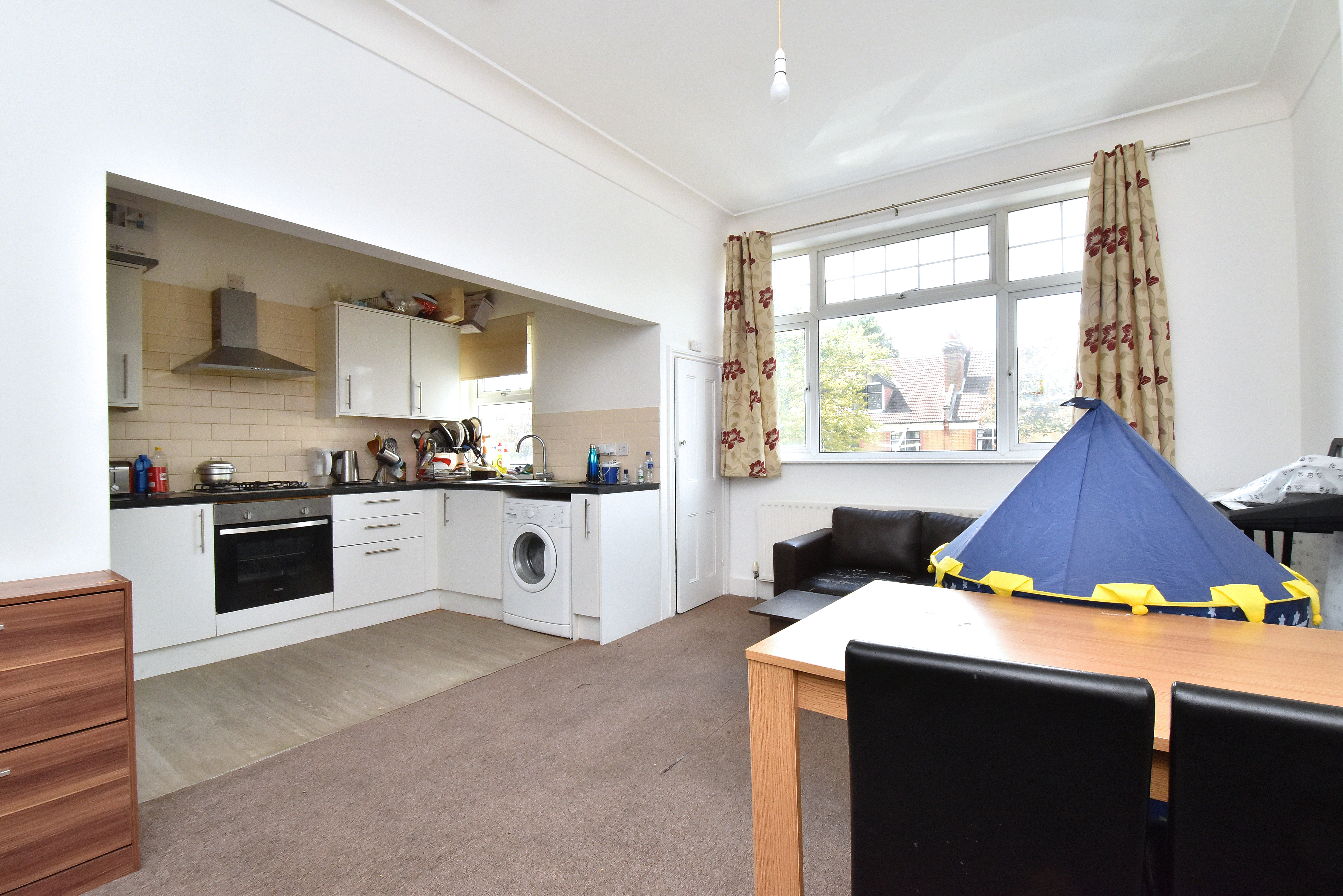 2 bed flat to rent in Queen Anne Avenue, Bromley  - Property Image 2