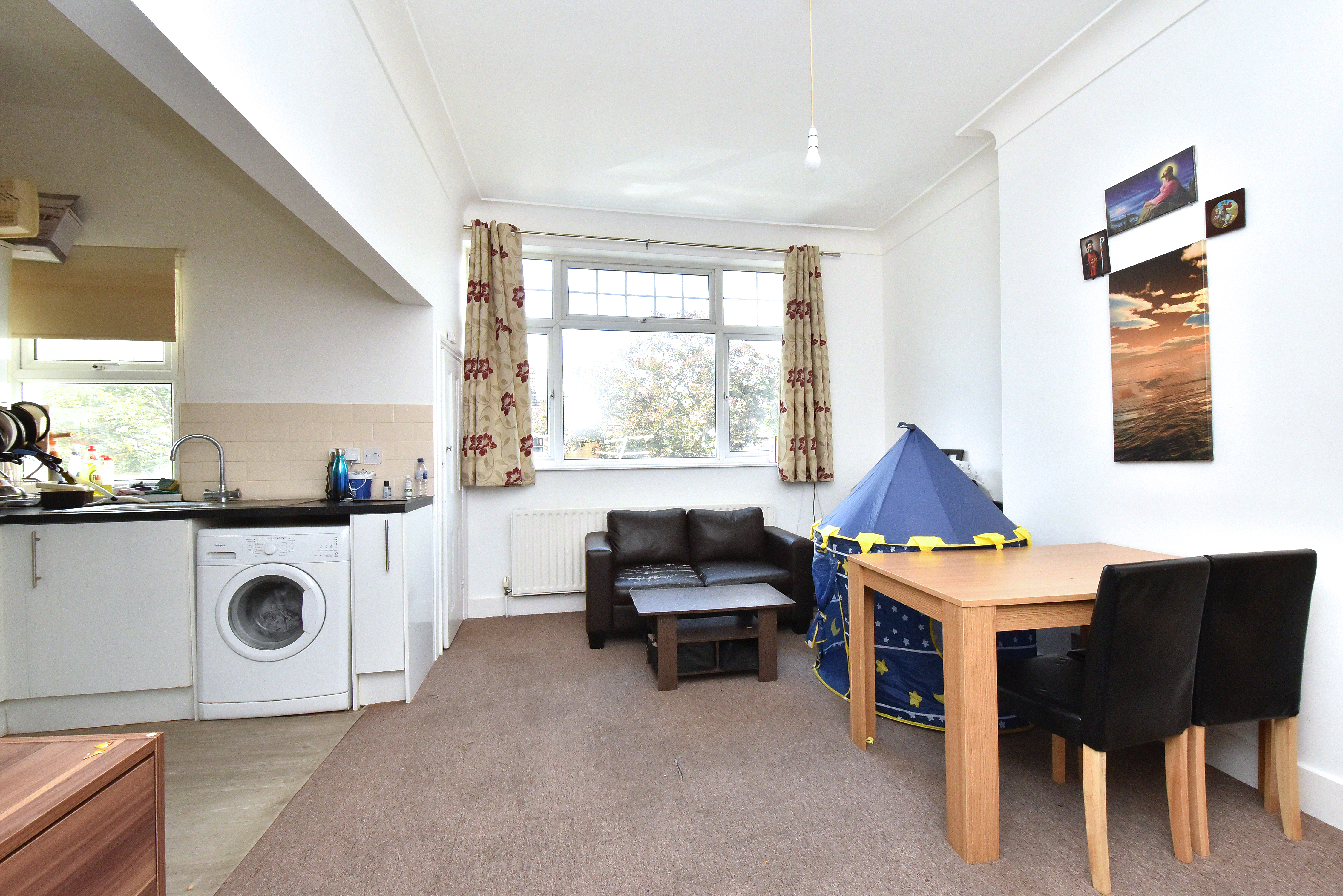 2 bed flat to rent in Queen Anne Avenue, Bromley  - Property Image 3