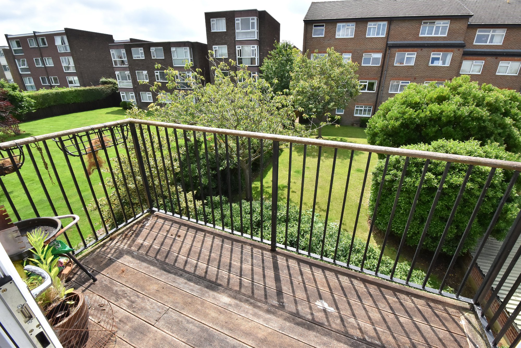 2 bed apartment to rent in Manor Grove, Beckenham - Property Image 1