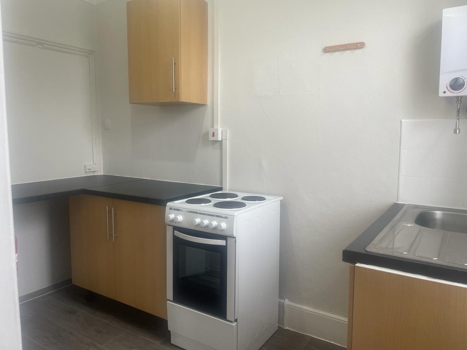 1 bed studio flat to rent in Victoria Crescent, London  - Property Image 5