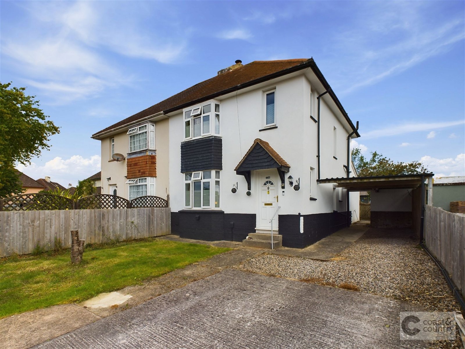 <p>Spacious semi-detached house with driveway and gardens in ever-popular Kingsteignton.</p>