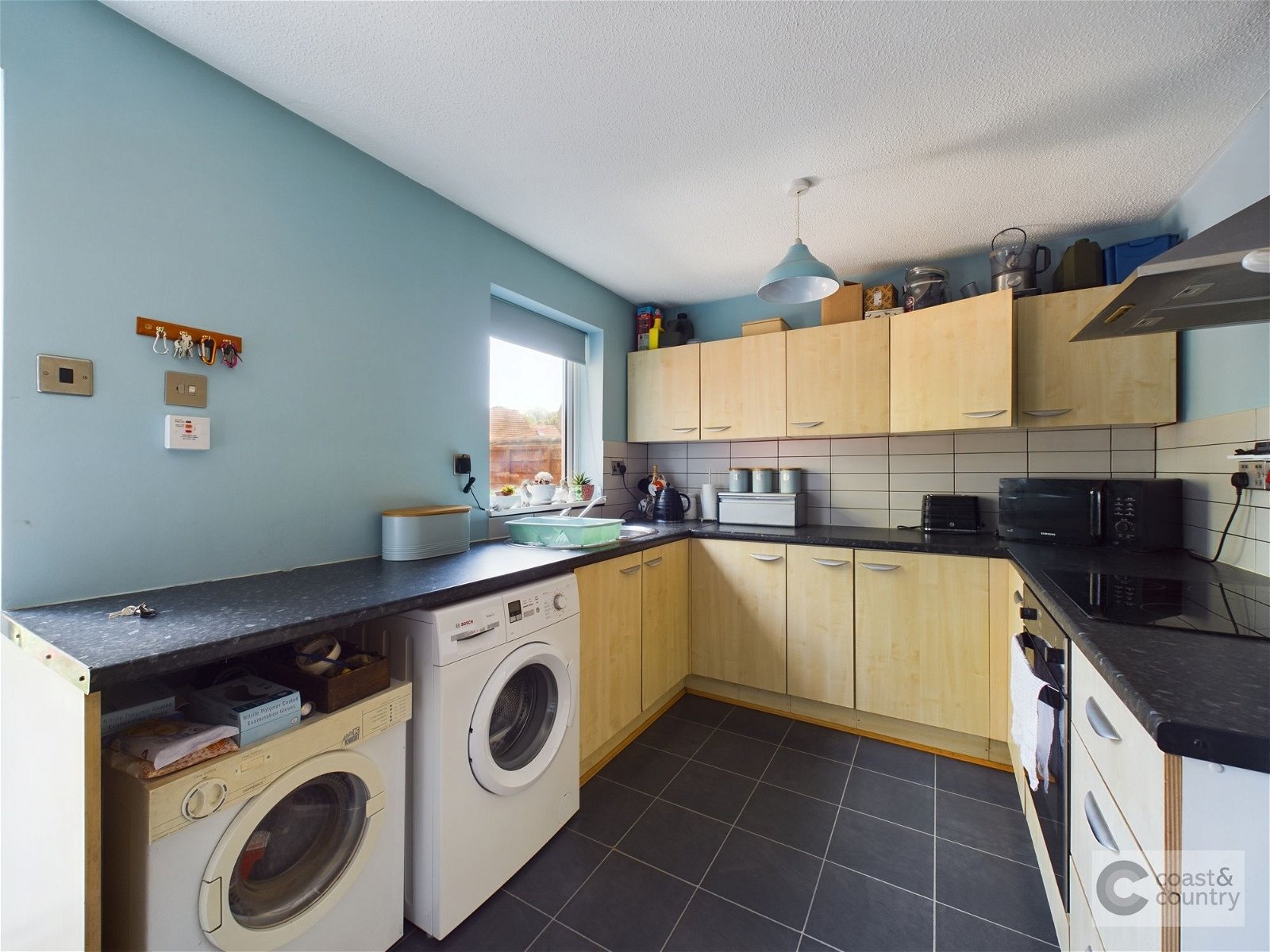 3 bed terraced house for sale in Spring Close, Newton Abbot  - Property Image 5