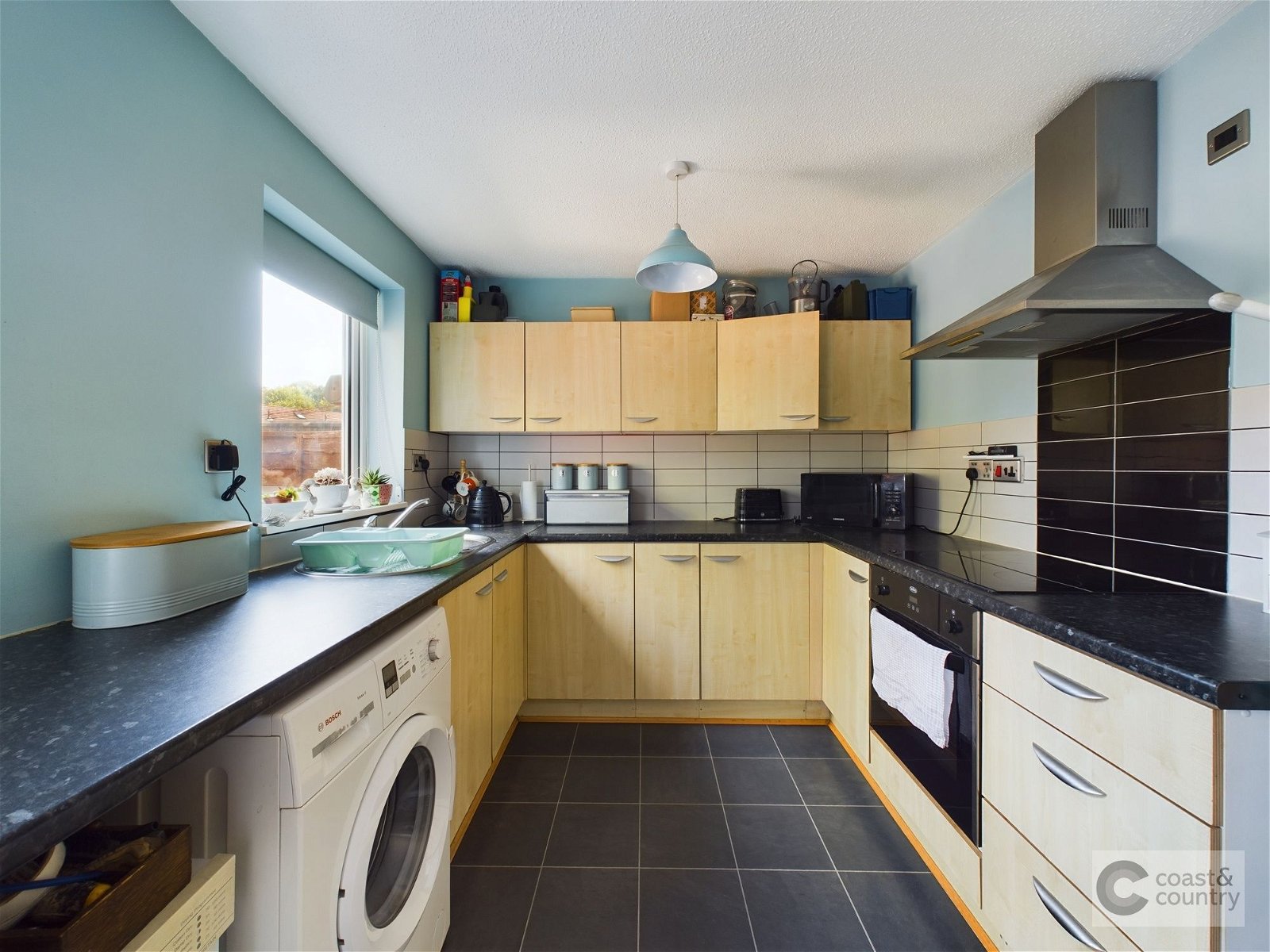 3 bed terraced house for sale in Spring Close, Newton Abbot  - Property Image 4