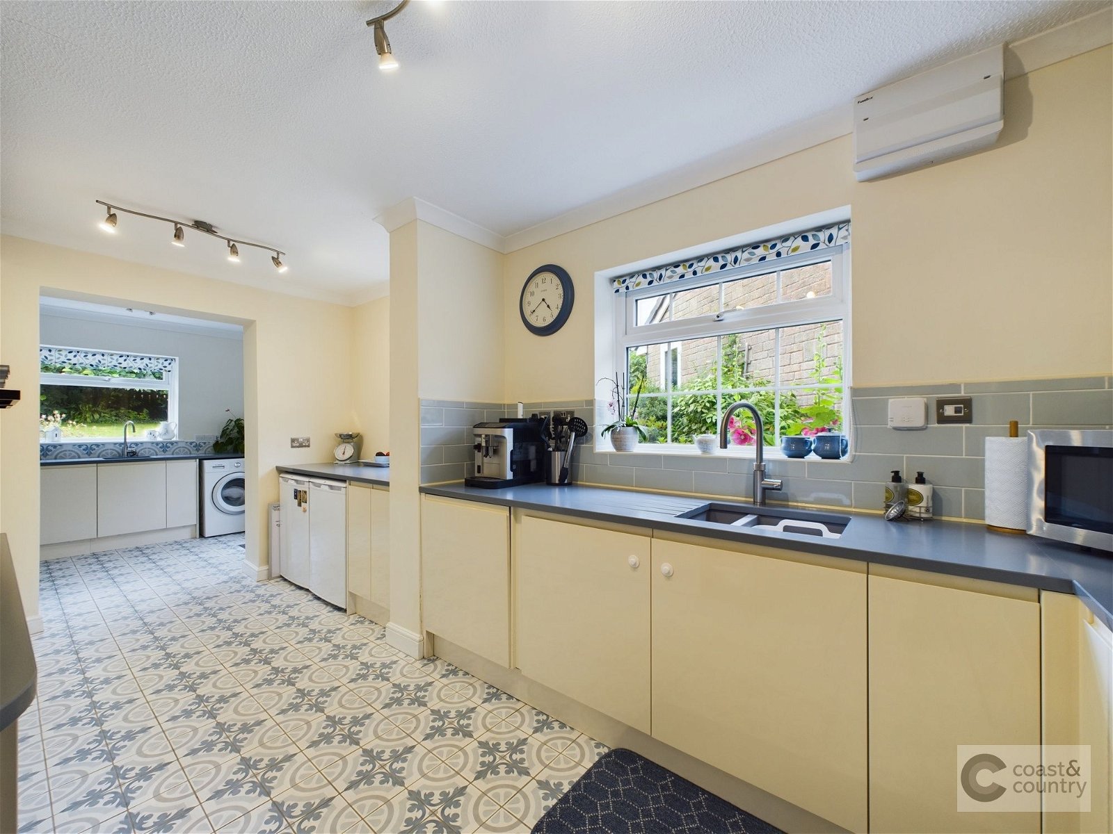 3 bed bungalow for sale in Tor Gardens, Newton Abbot  - Property Image 6