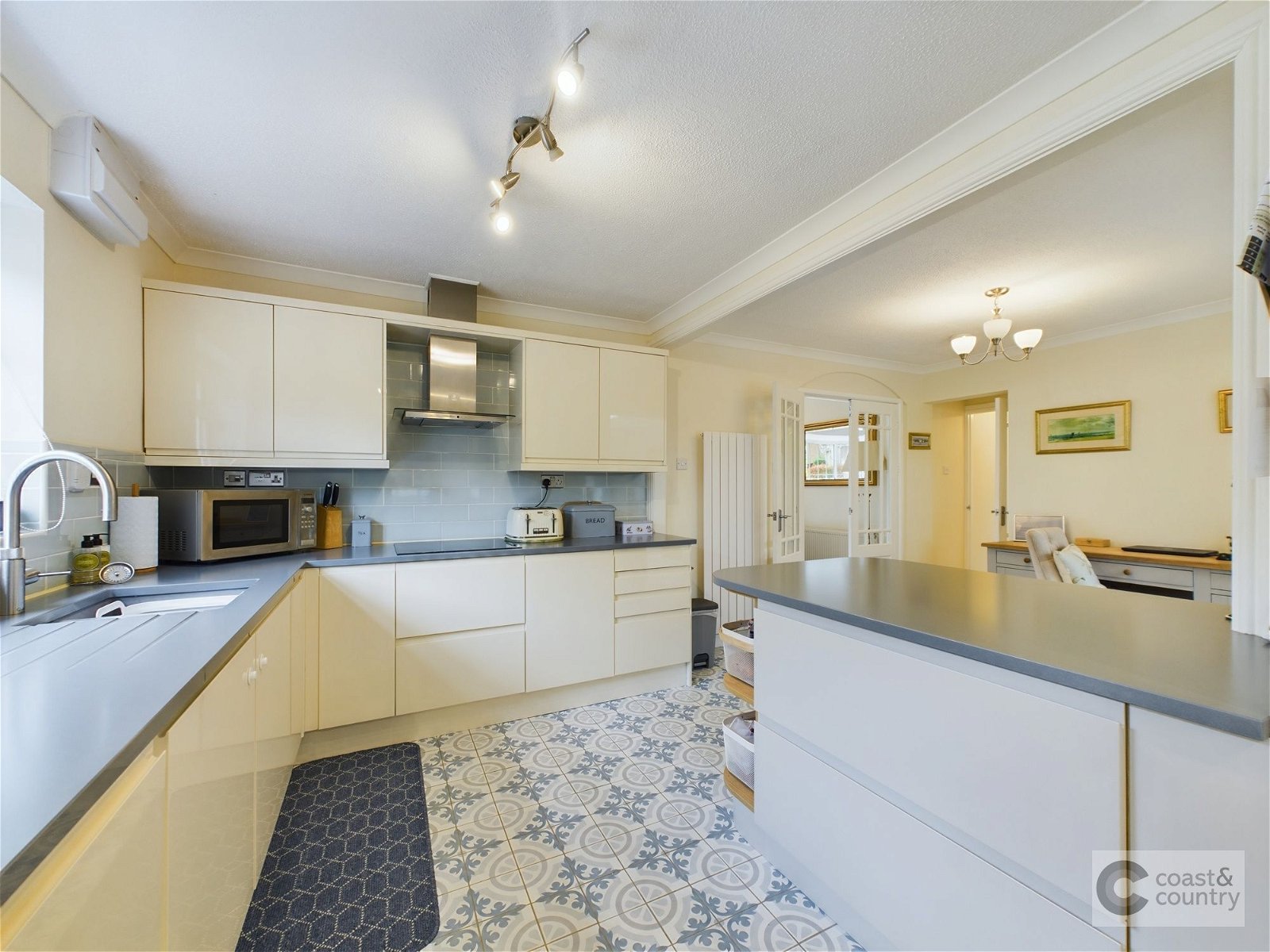 3 bed bungalow for sale in Tor Gardens, Newton Abbot  - Property Image 5