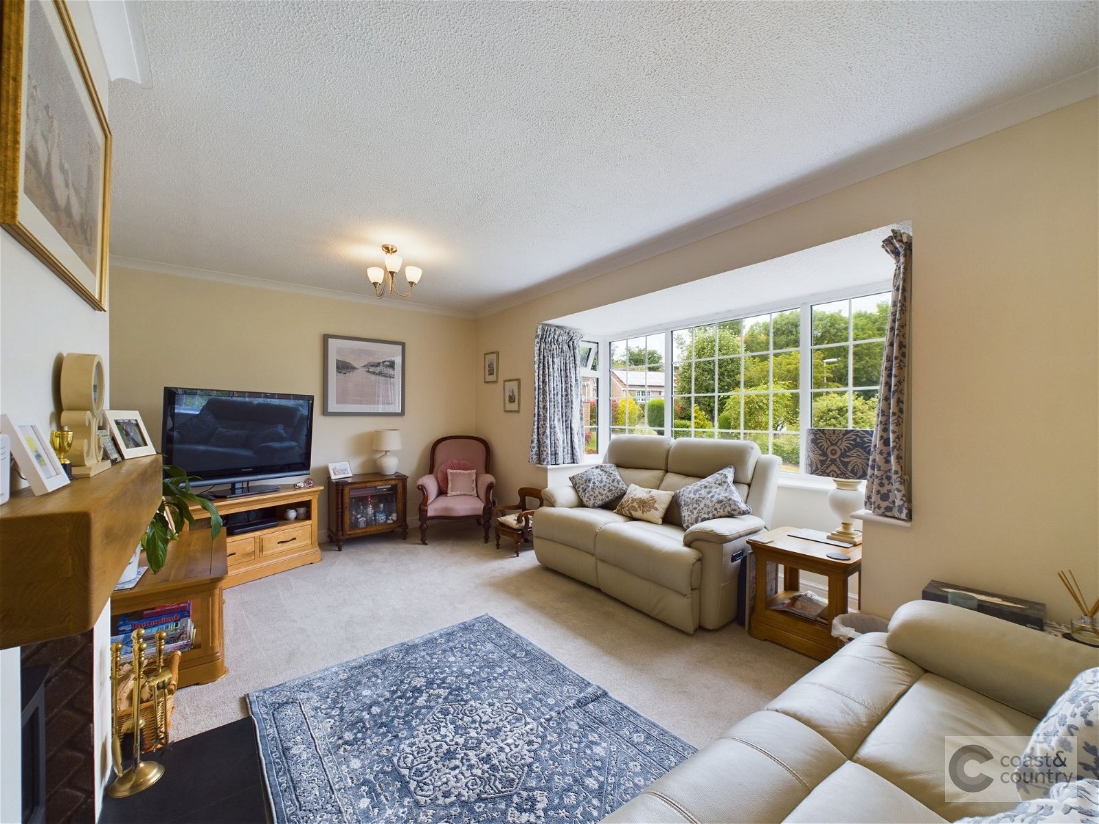 3 bed bungalow for sale in Tor Gardens, Newton Abbot  - Property Image 2