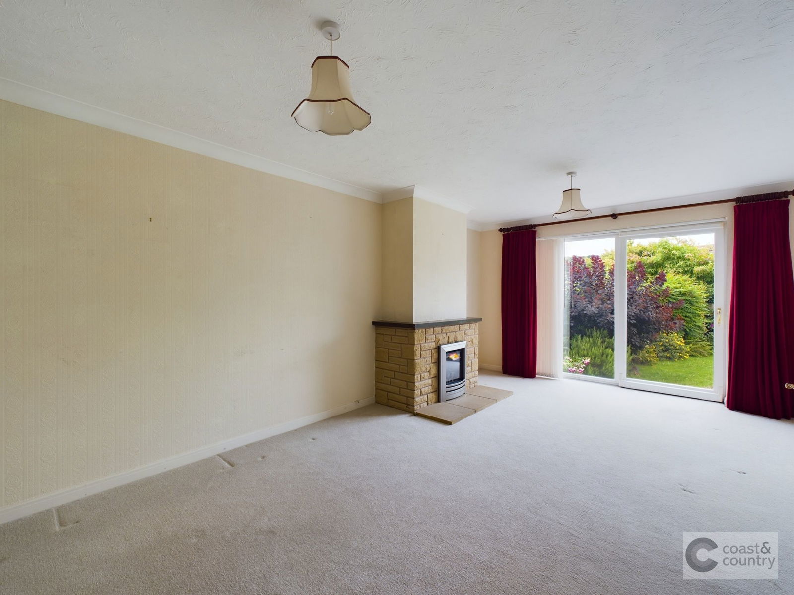 2 bed semi-detached bungalow for sale in Brownings Walk, Newton Abbot  - Property Image 2