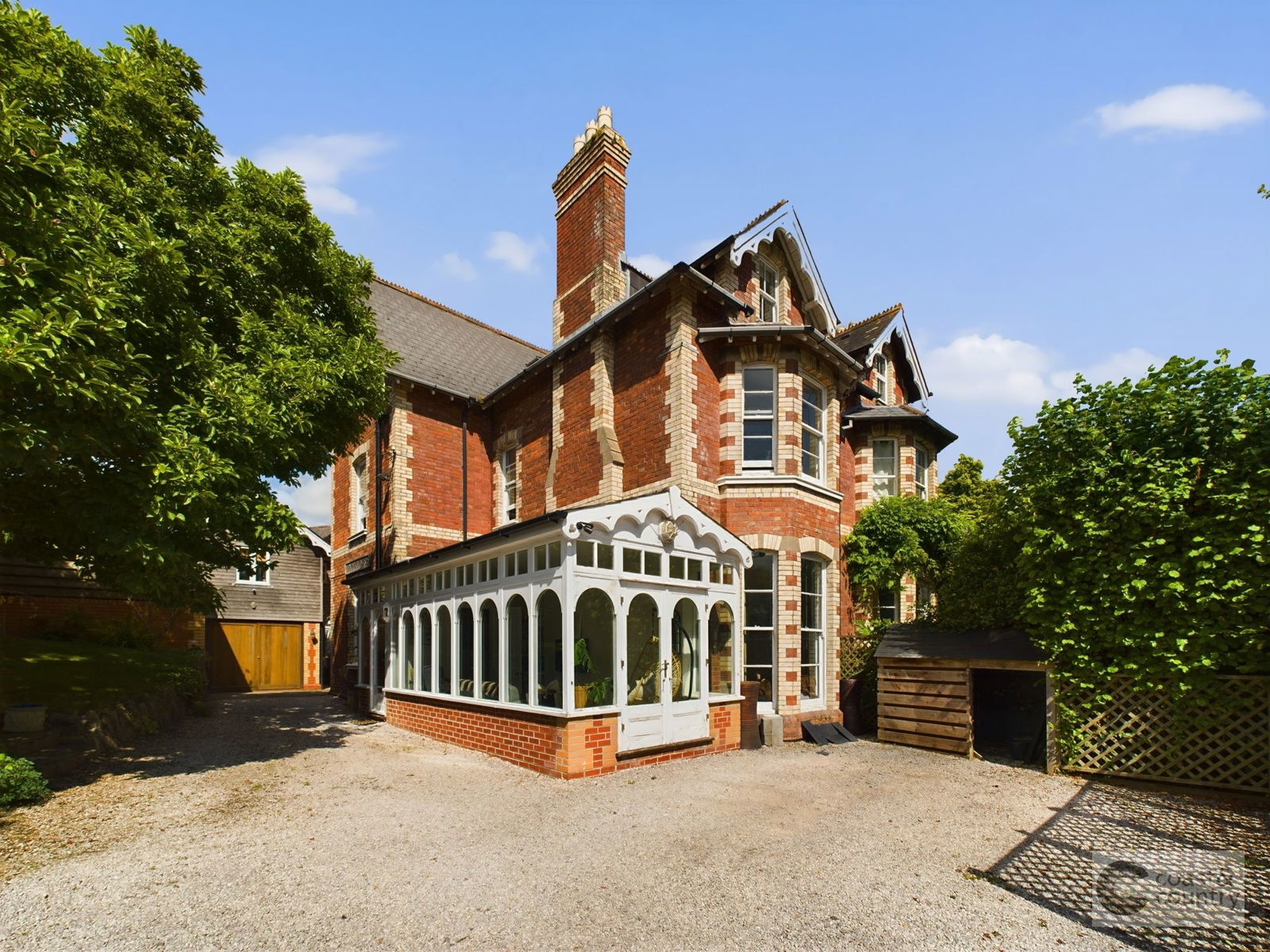 <p>Extremely spacious semi-detached period family home in a sought-after location with gardens, parking and garage.</p>