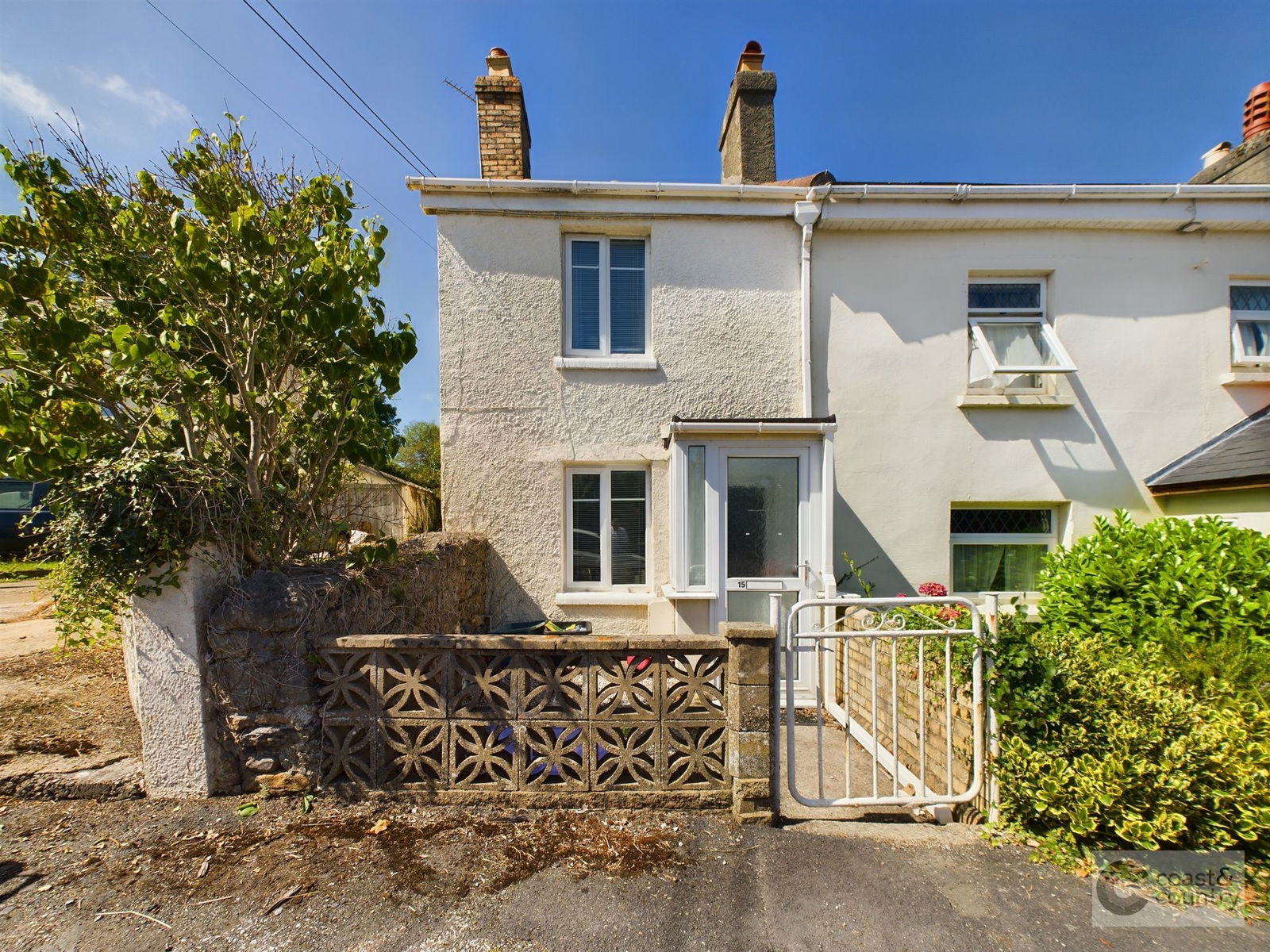 <p>End terraced cottage with generous rear garden.</p>