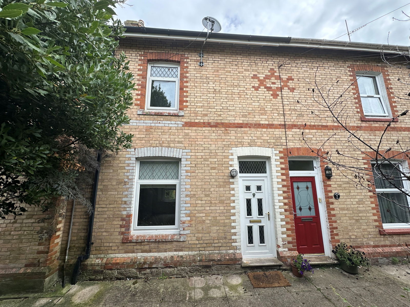 <p>Spacious tucked away house, ideal first home or buy-to-let opportunity.</p>