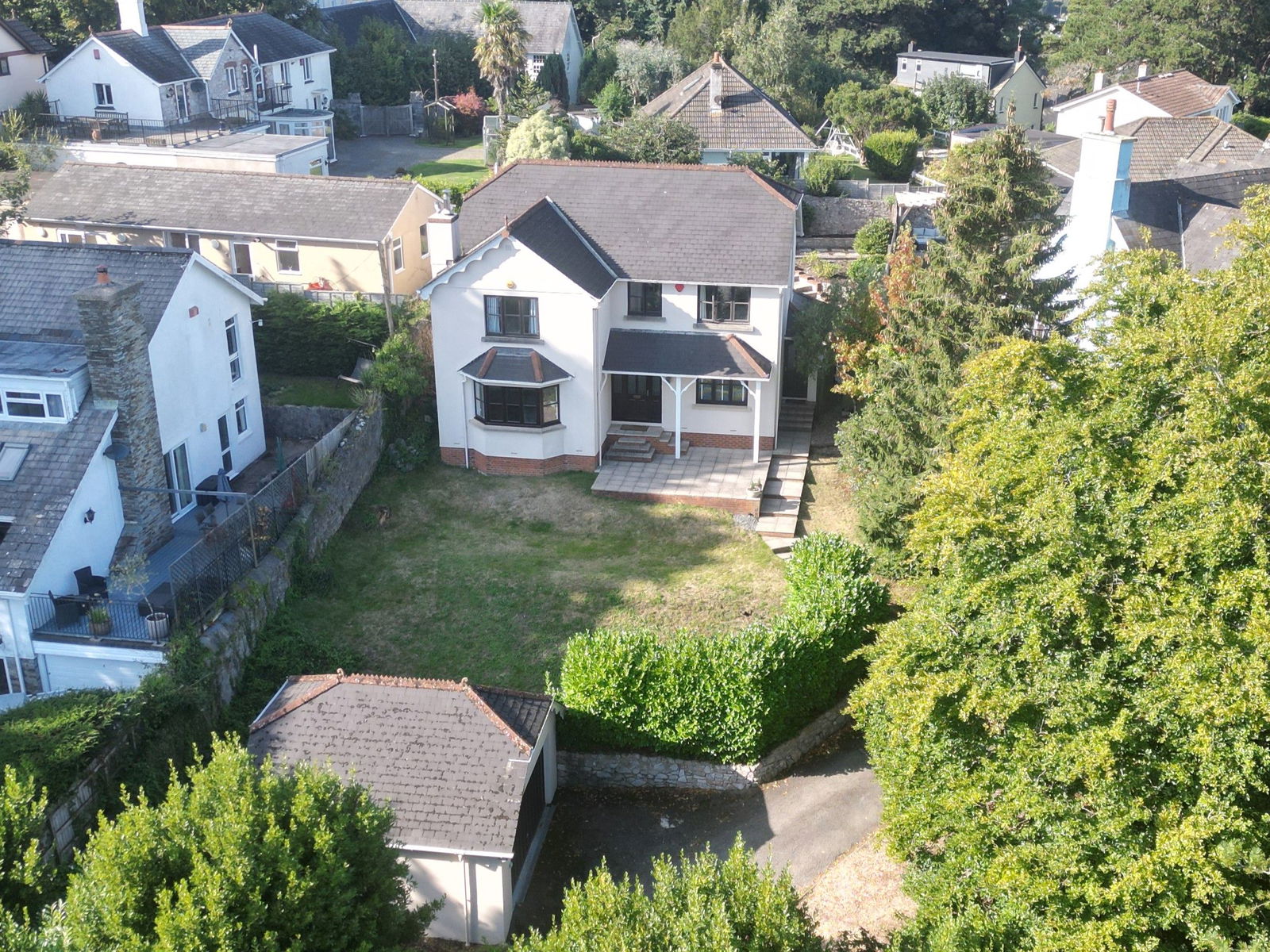 <p>An individual detached house dating from the mid-1990s, in a privileged position, enjoying some superb far-reaching open views.</p>