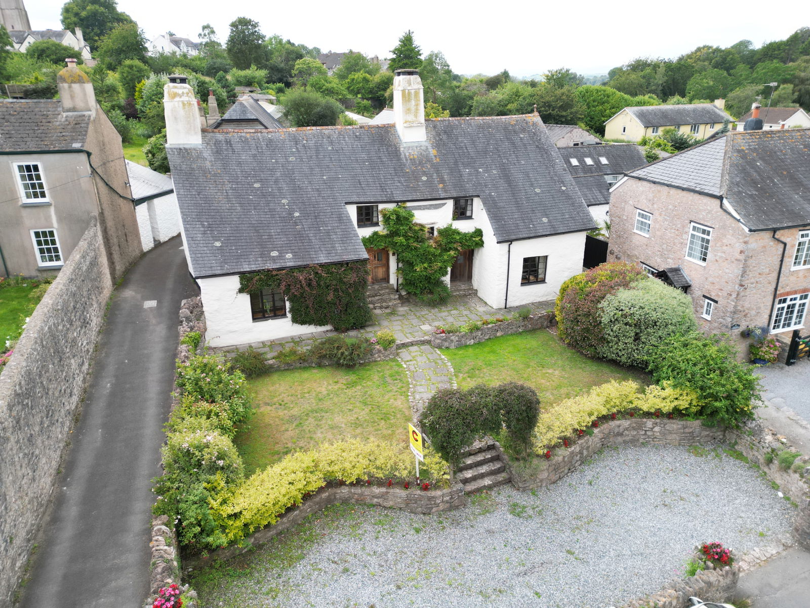 <p>A substantial 6 bedroom period detached home offering versatile accommodation brimming with character features in the heart of Ipplepen with guest wing, driveway and front and rear gardens.</p>