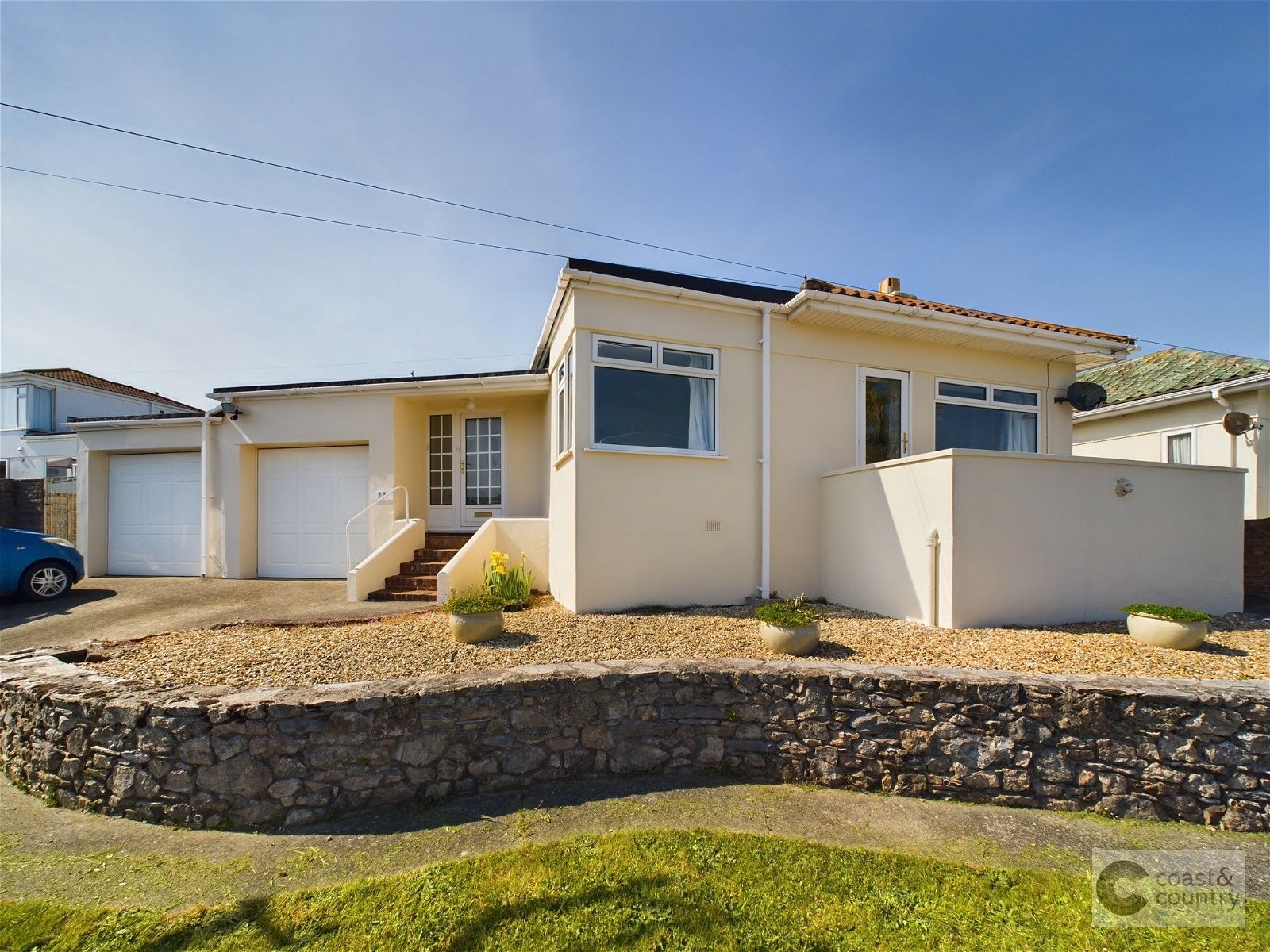 <p>A spacious detached 4 double bedroom bungalow with sea views in a highly-regarded address in the coastal town of Paignton.</p>