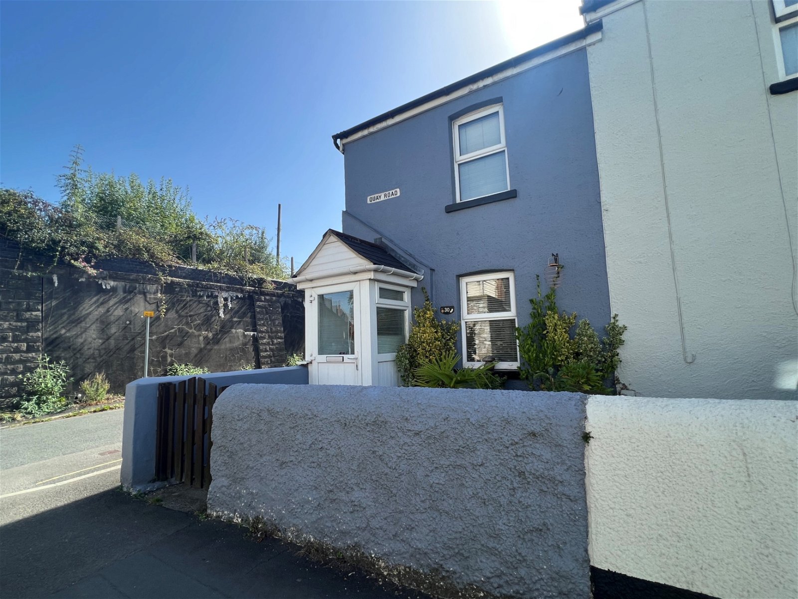 <p>Situated on the level for Newton Abbot town centre, this older-style end of terrace house is very well-presented and offers 2 double bedroom accommodation with a low maintenance rear garden.</p>