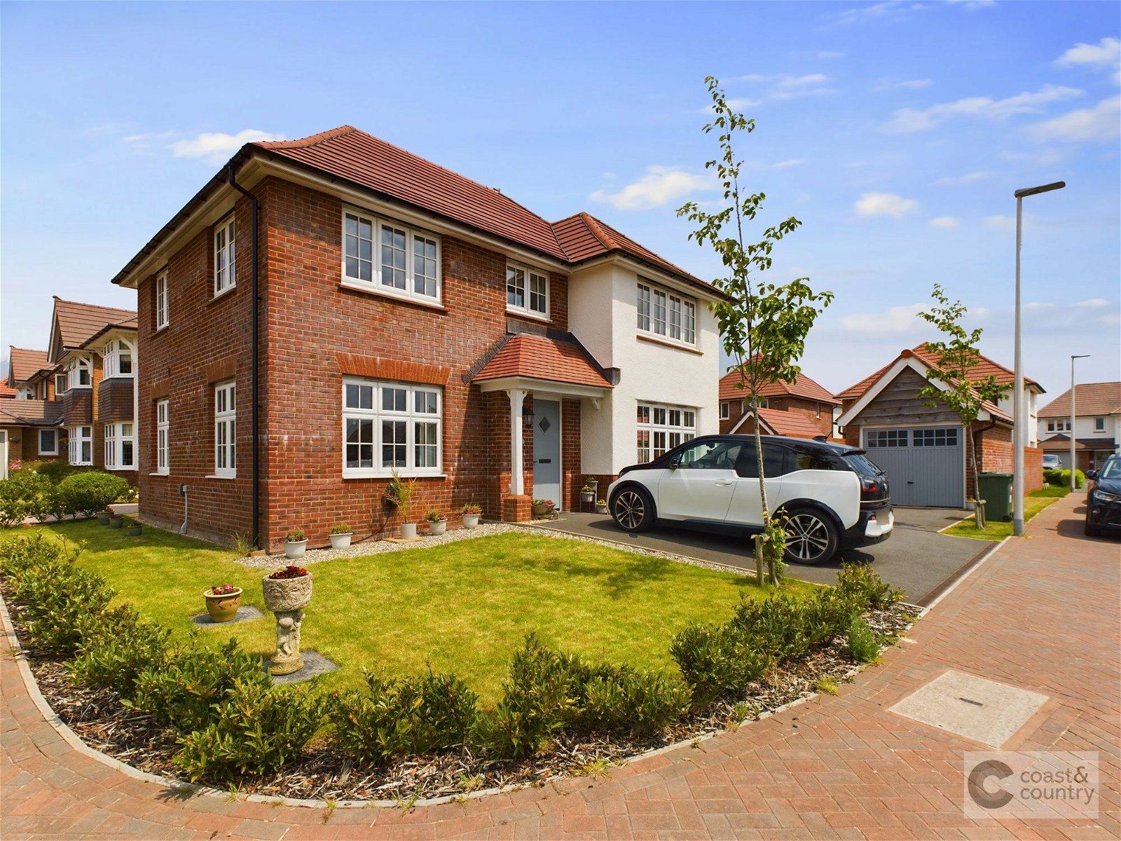 <p>Beautifully presented - tick.<br>Detached - tick.<br>Gardens - tick.<br>Garage - tick.<br>Driveway - tick.</p><p>... contact the team to arrange a viewing!</p>