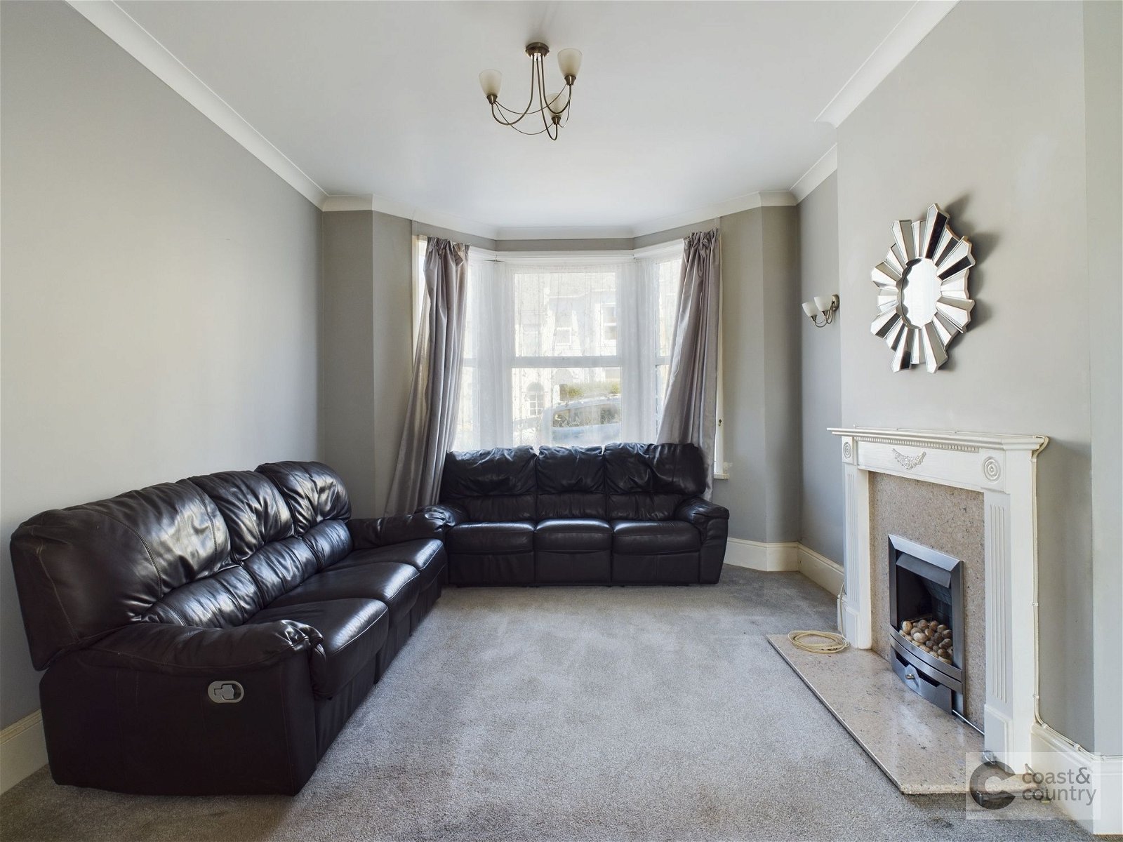 3 bed terraced house for sale in Westbourne Road, Torquay  - Property Image 2