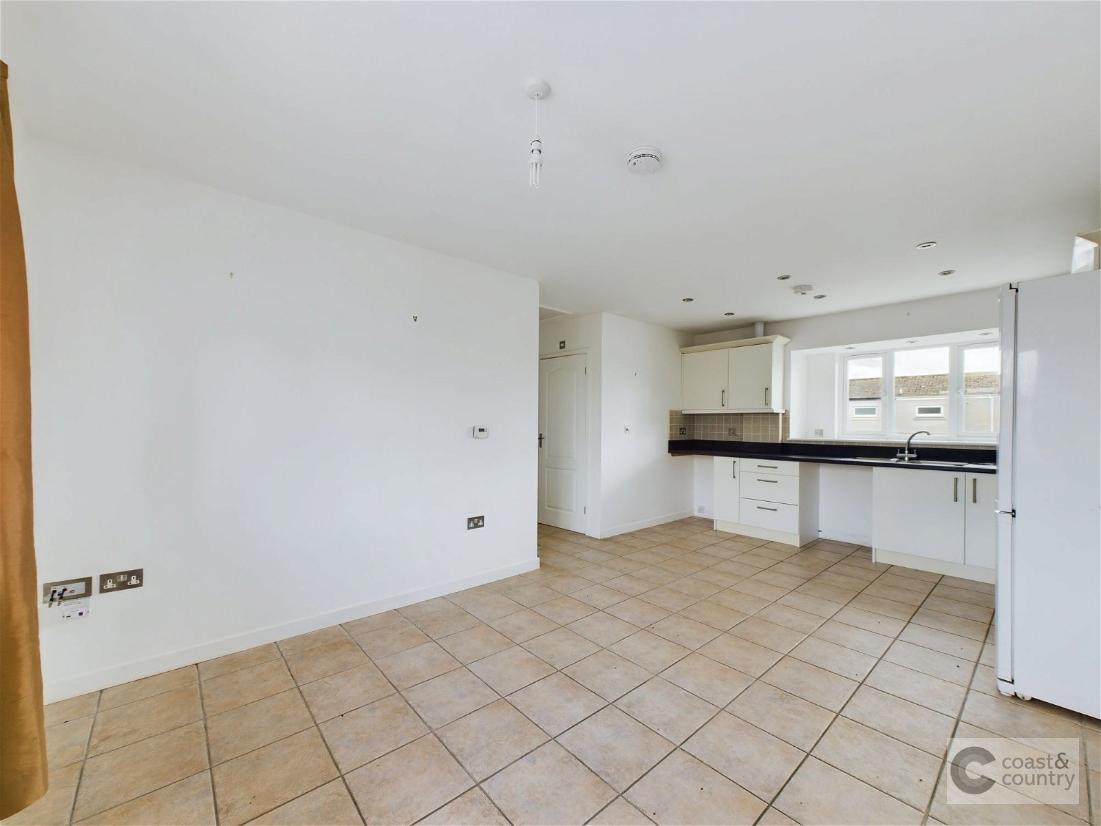 2 bed flat for sale in Fairview Road, Newton Abbot  - Property Image 2