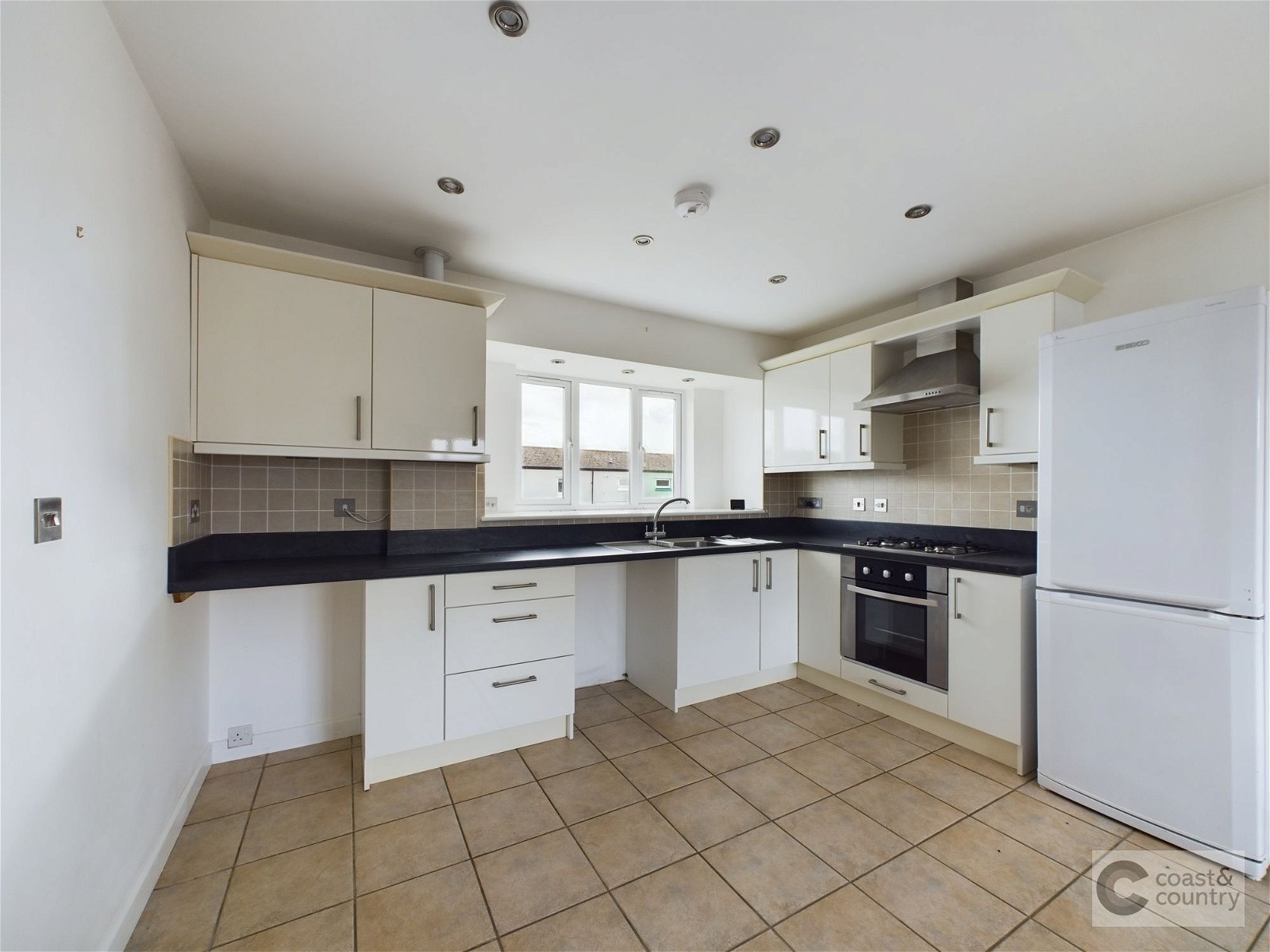 2 bed flat for sale in Fairview Road, Newton Abbot 2