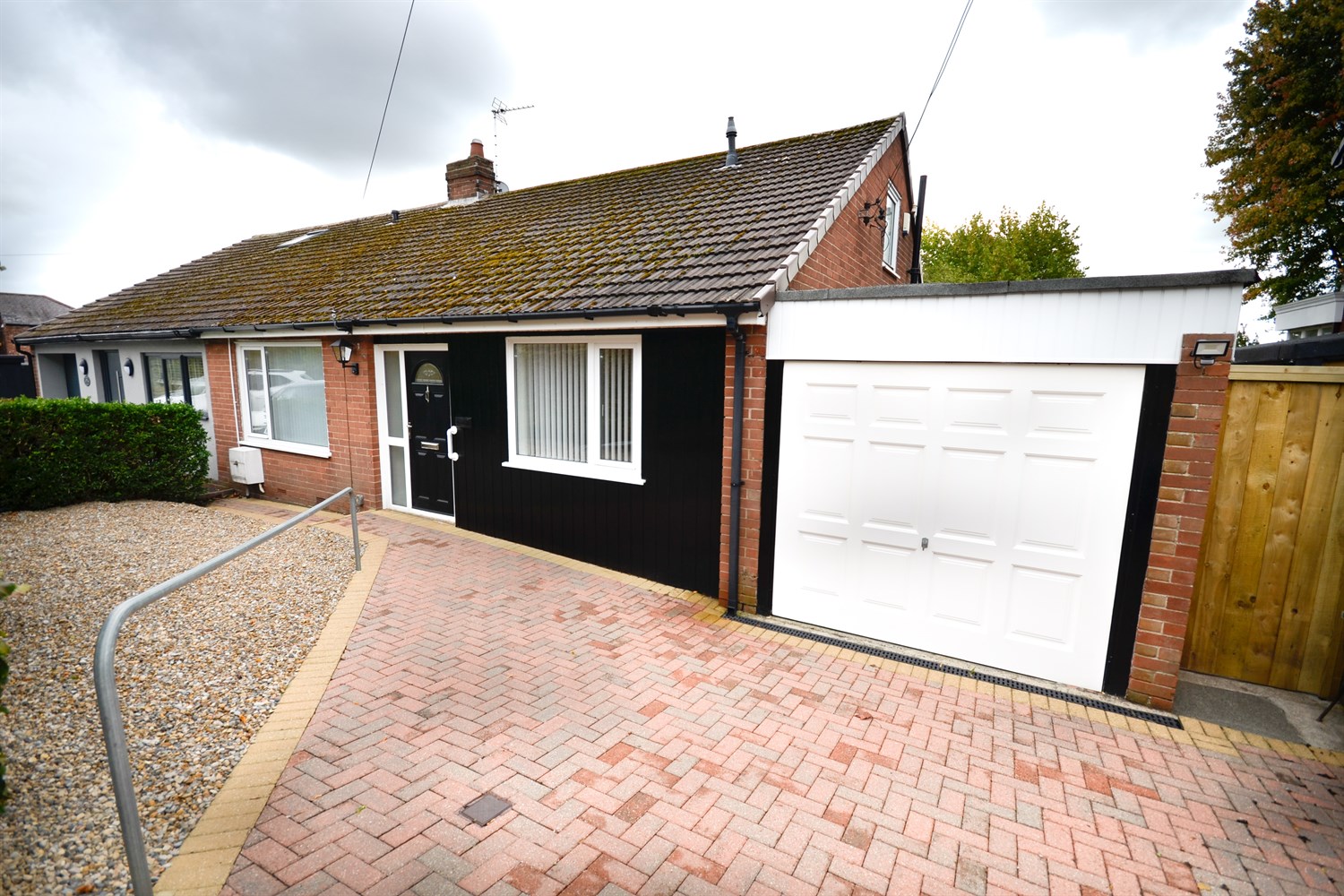 2 bed semi-detached bungalow for sale in The Green, Kibblesworth - Property Image 1