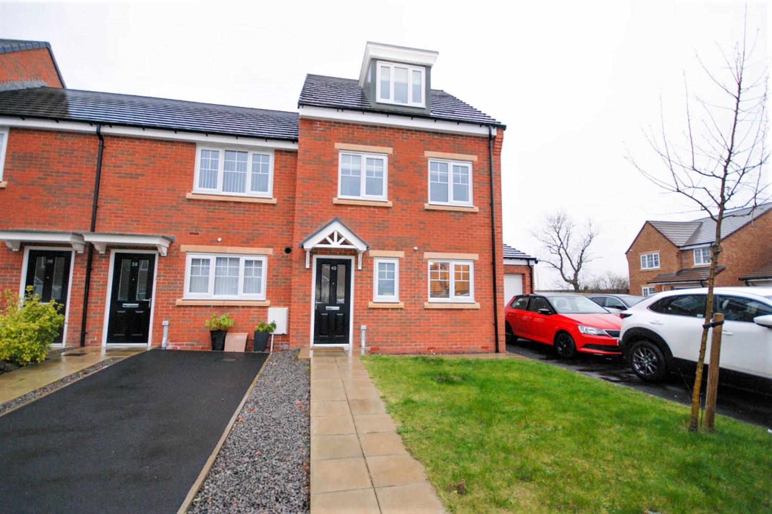 3 bed end of terraced town house for sale in Hutchinson Court, Newcastle Upon Tyne  - Property Image 1