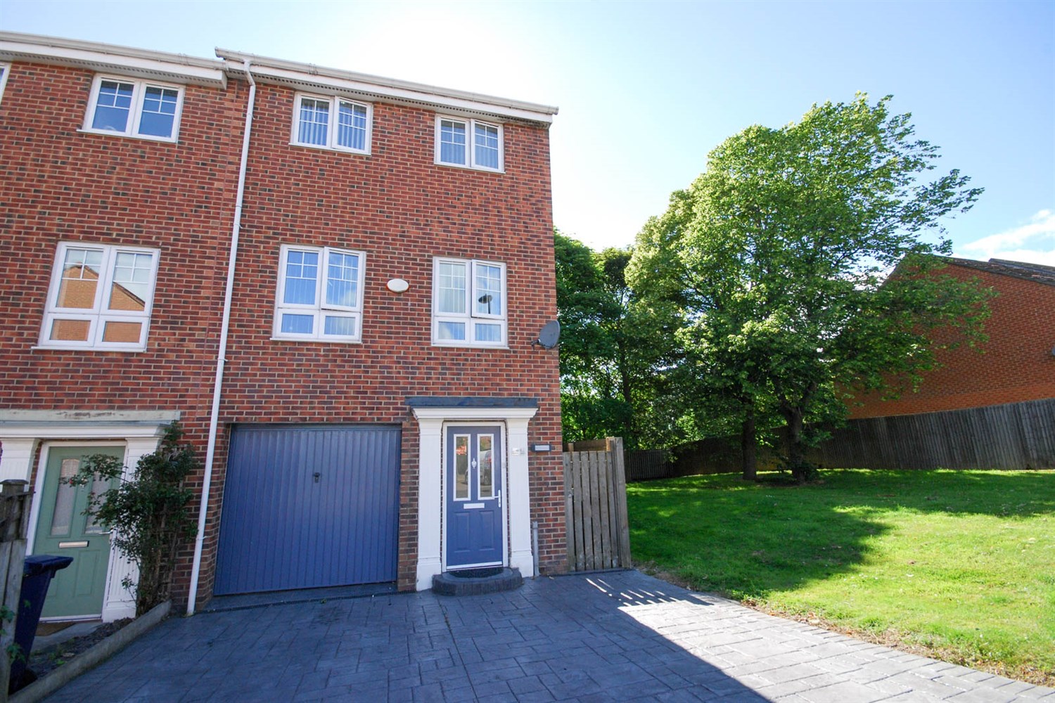3 bed end of terrace house for sale in Skendleby Drive, Kenton  - Property Image 1