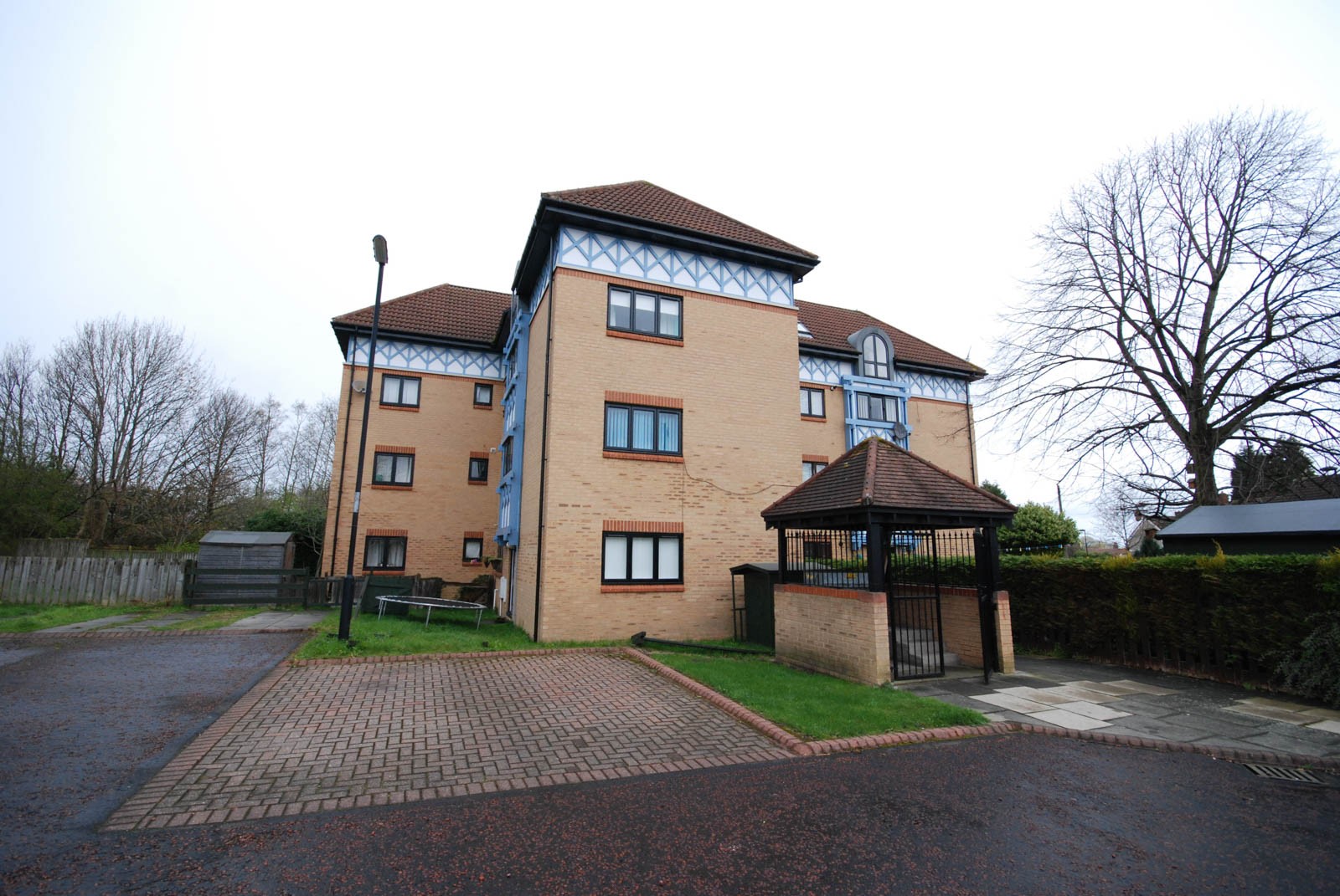 2 bed apartment for sale in Cartington Court, Newcastle Upon Tyne  - Property Image 1