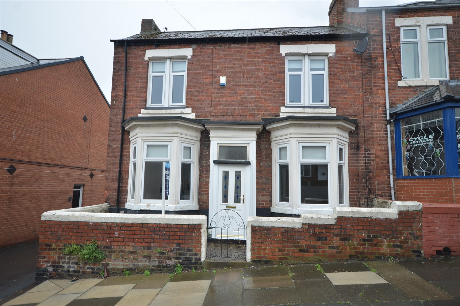 2 bed end of terrace house for sale in Roman Road, South Shields - Property Image 1