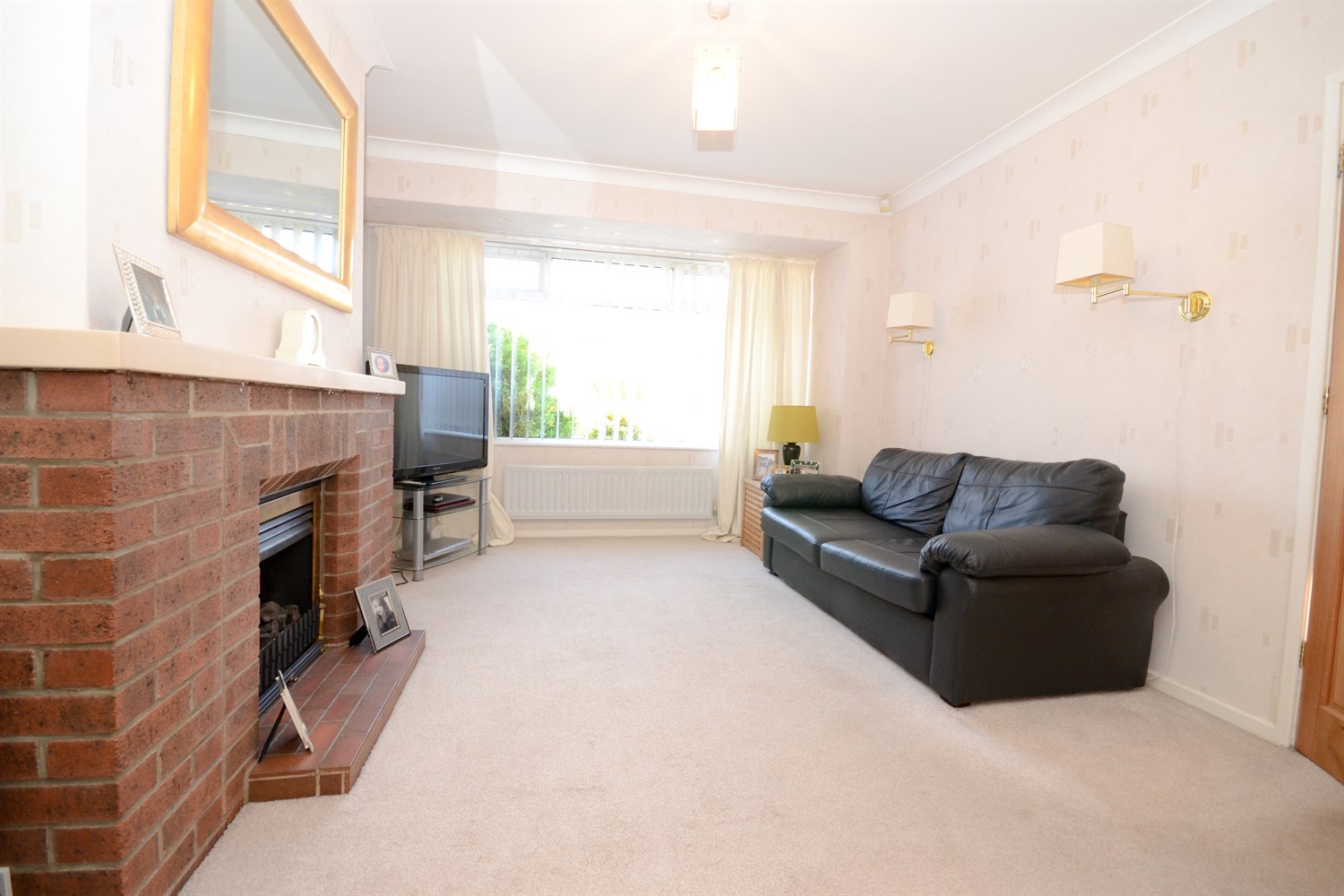 3 bed semi-detached house for sale in Farne Avenue, Red House Farm  - Property Image 3
