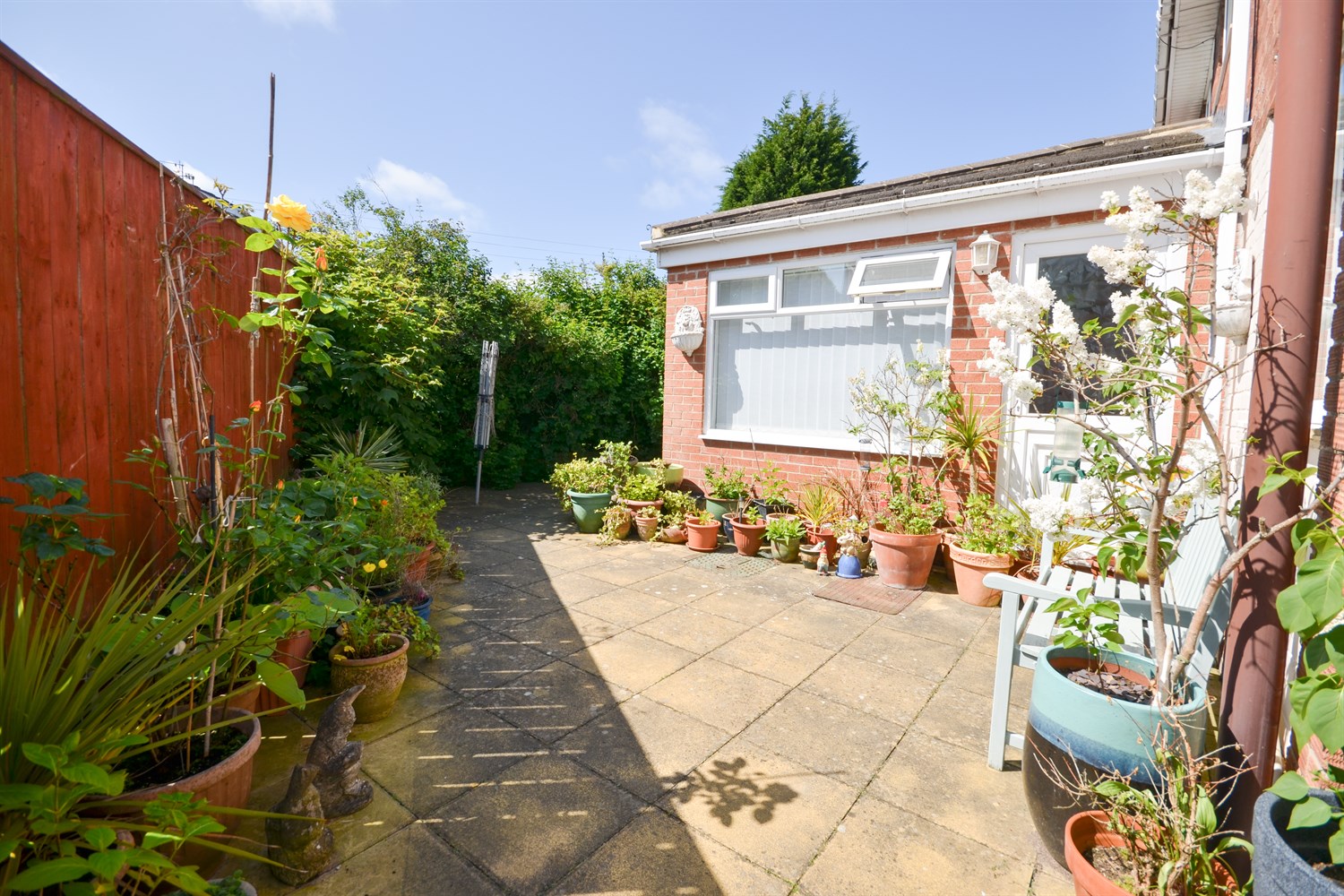 3 bed semi-detached house for sale in Farne Avenue, Red House Farm  - Property Image 13